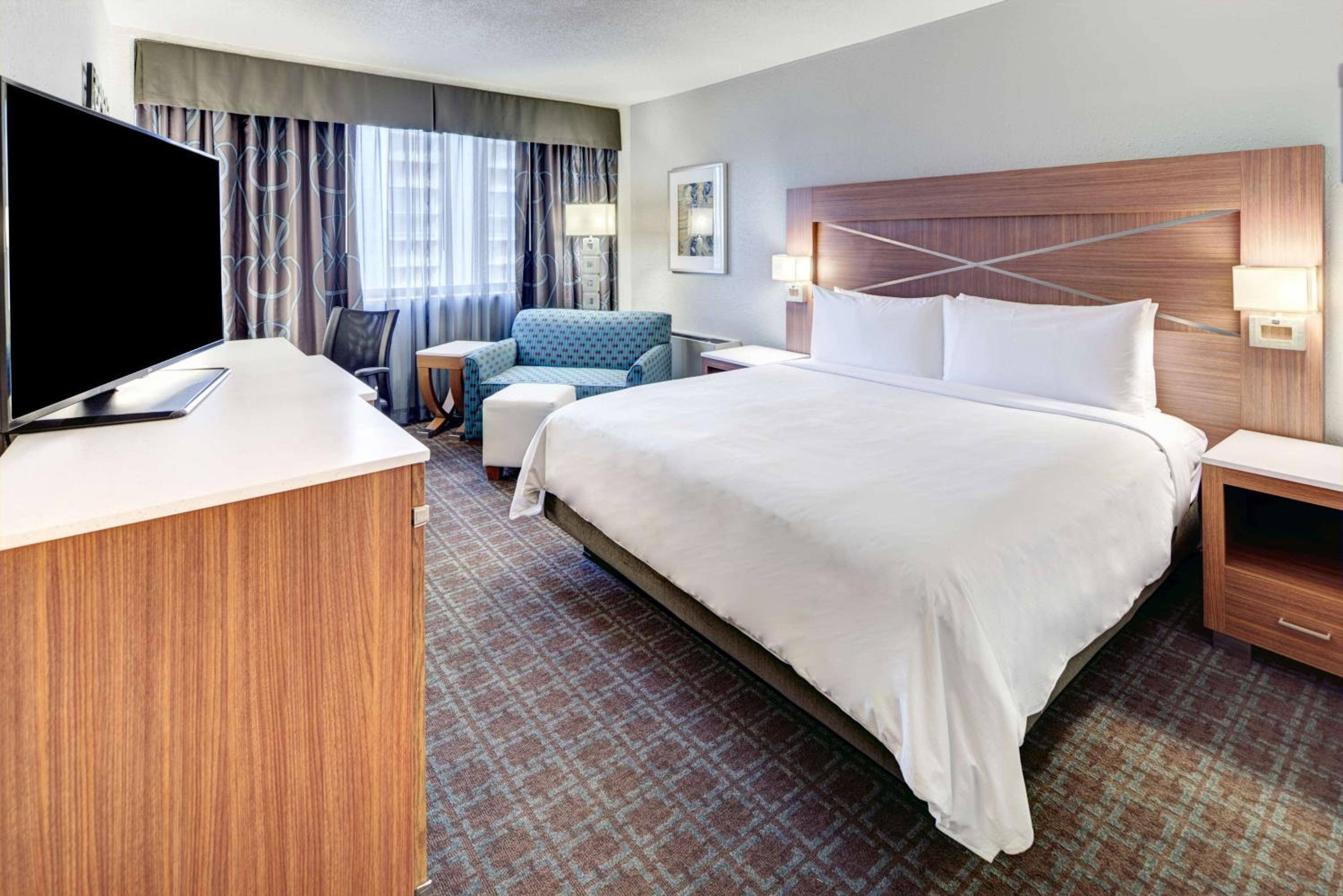 Deluxe King Room - Photo 3