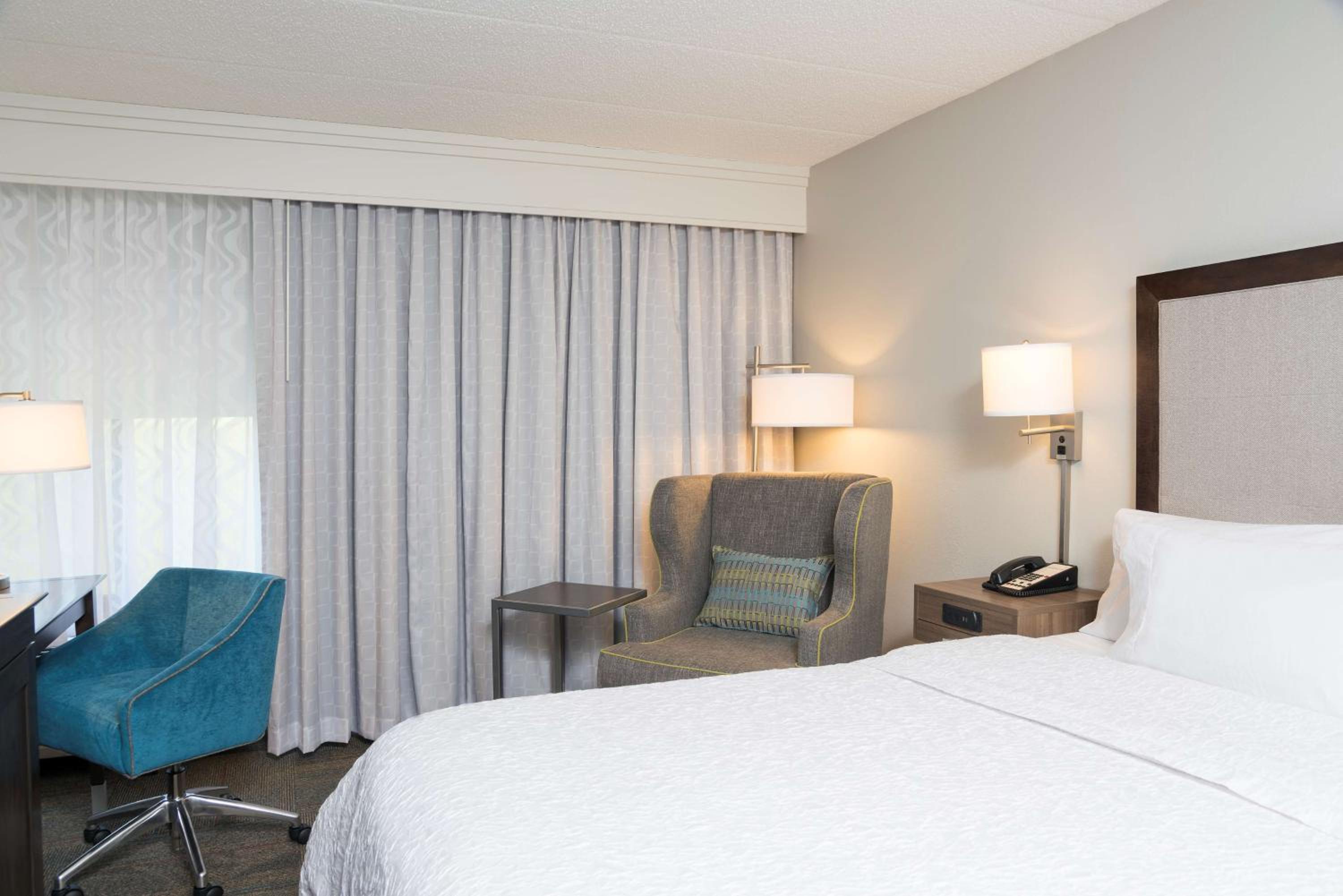 King Room with King Bed - Non-Smoking - Photo 1