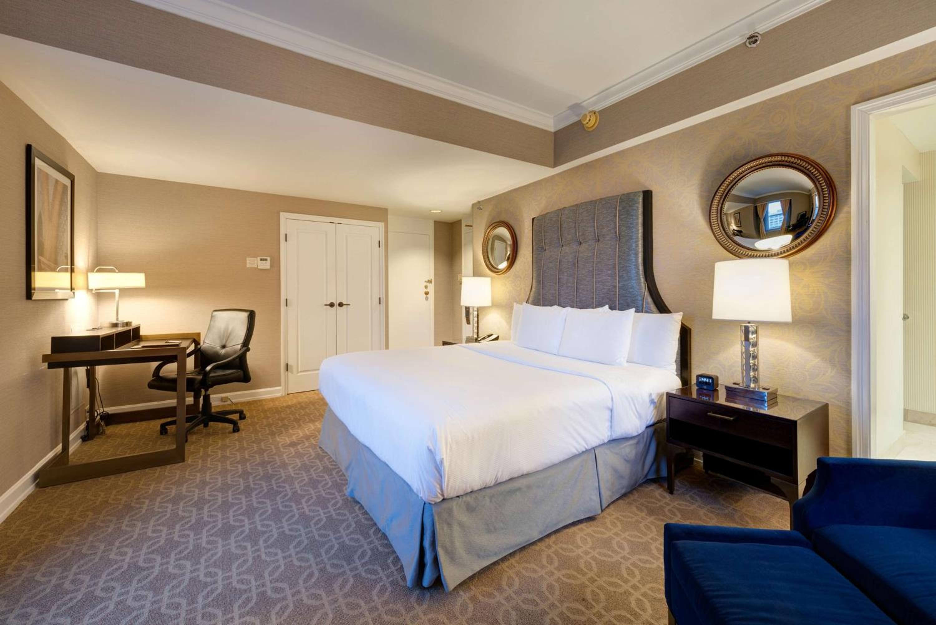 Deluxe King Room - Photo 4