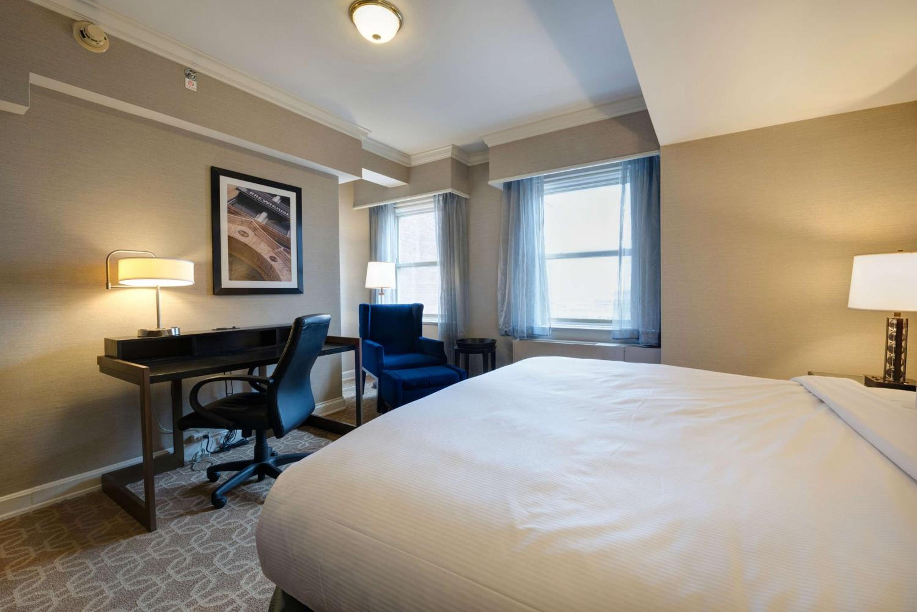 King Room with Bath Tub - Mobility Access - Photo 4