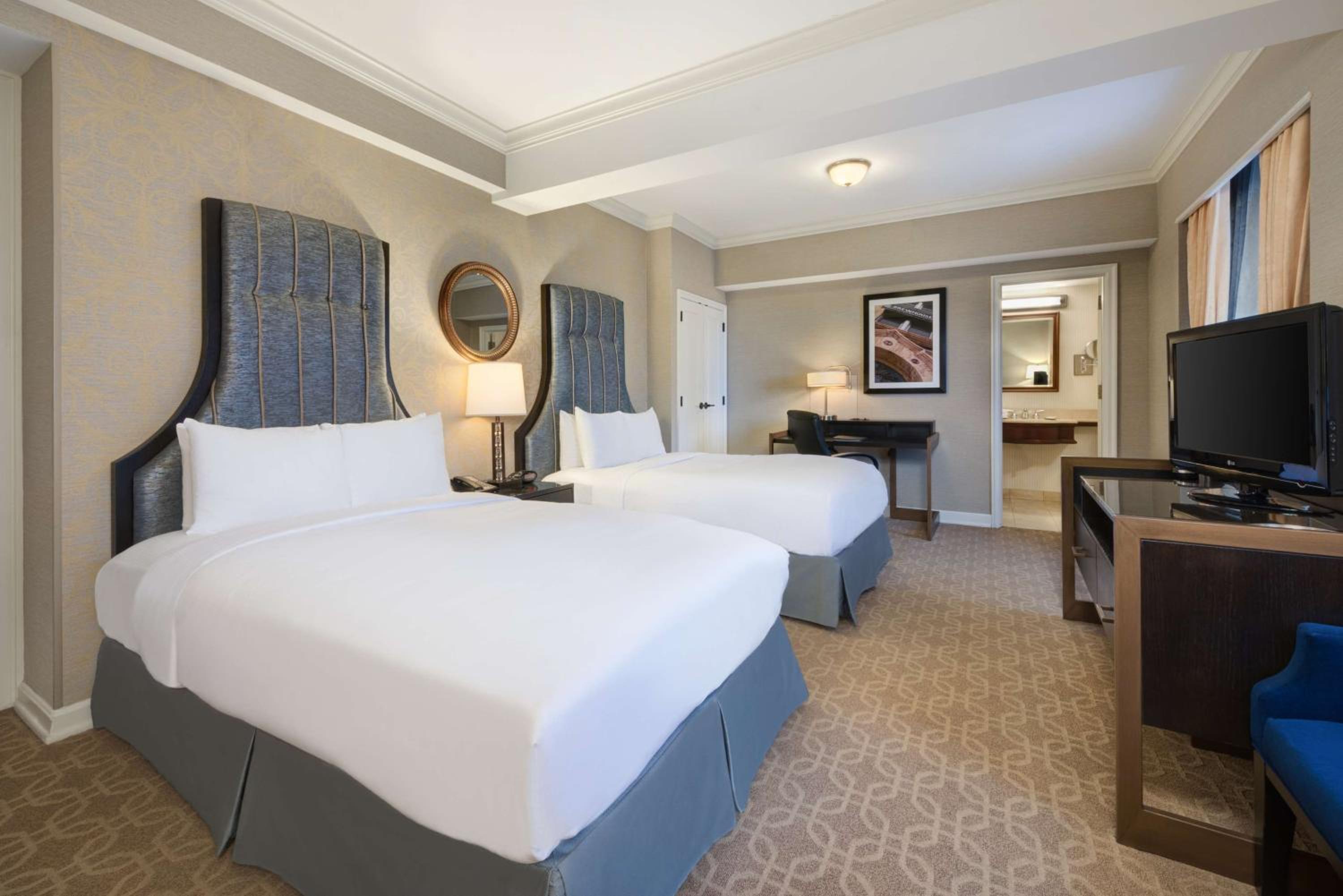 Double Room with Two Double Beds - Photo 2