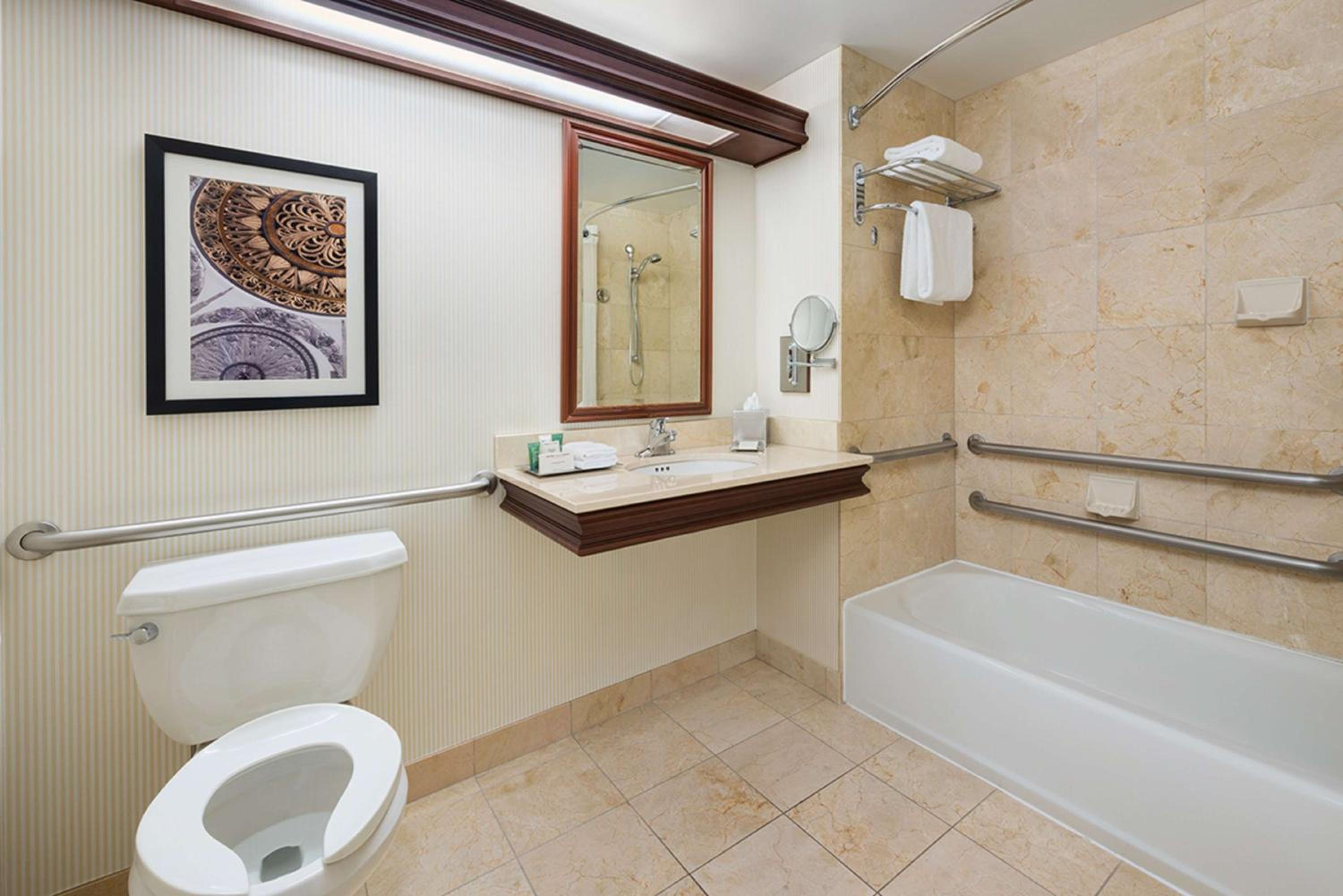 King Room with Bath Tub - Mobility Access - Photo 2