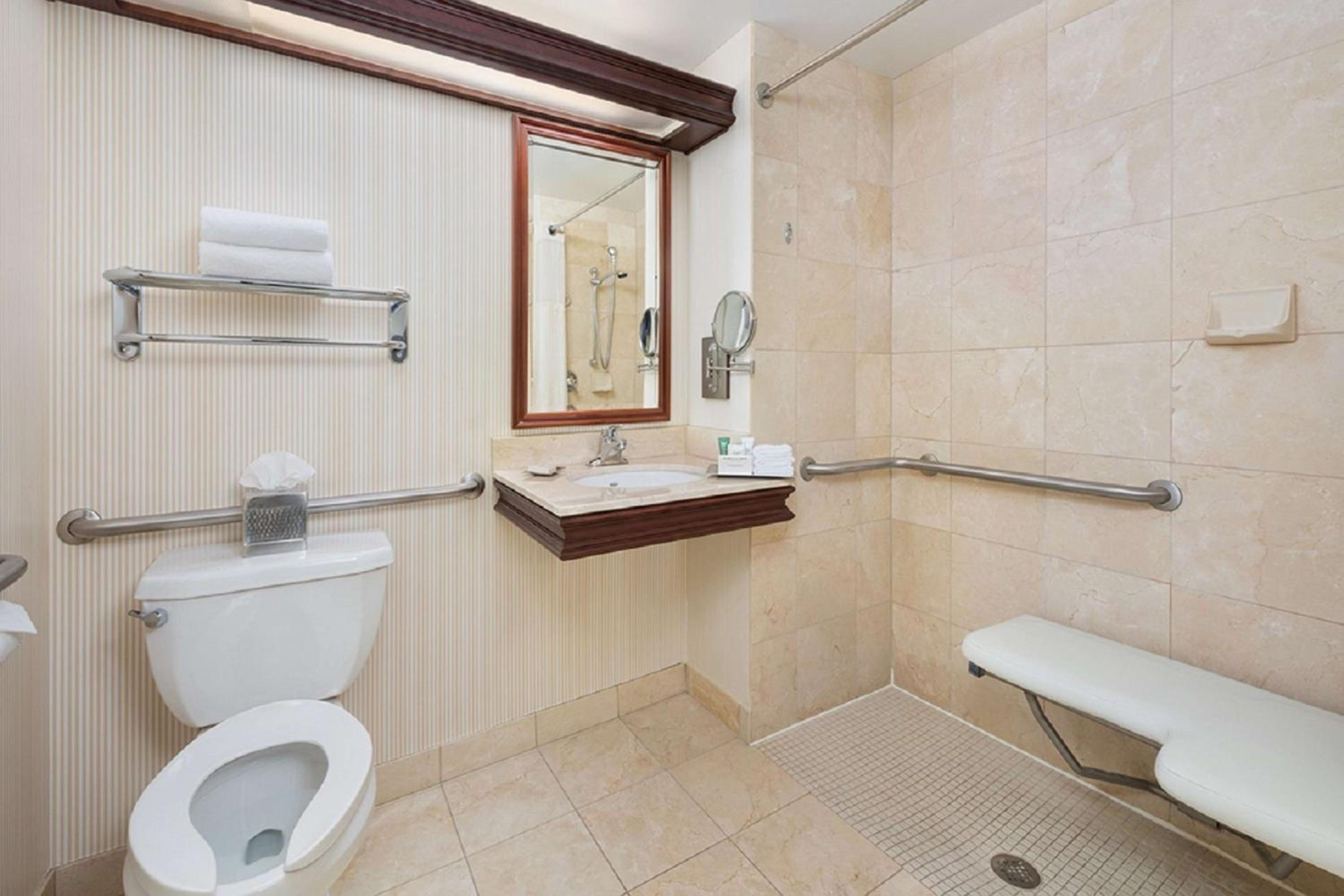 Double Room Two Double Beds and Roll-in Shower - Mobility Access photo 3