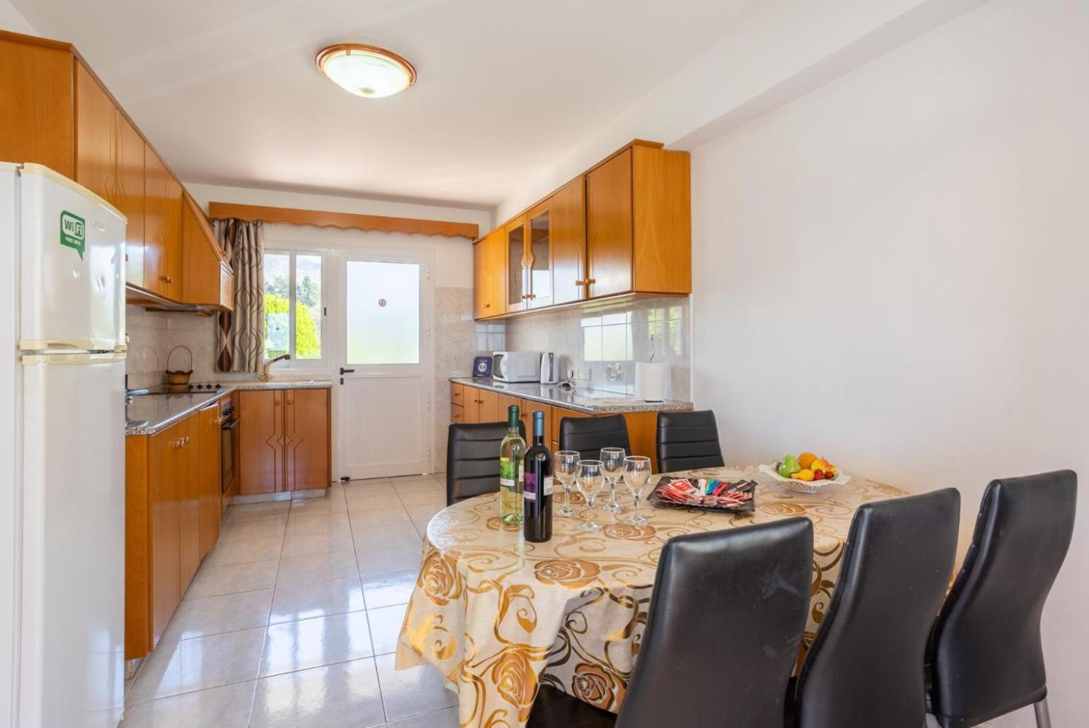 Villa photo 3