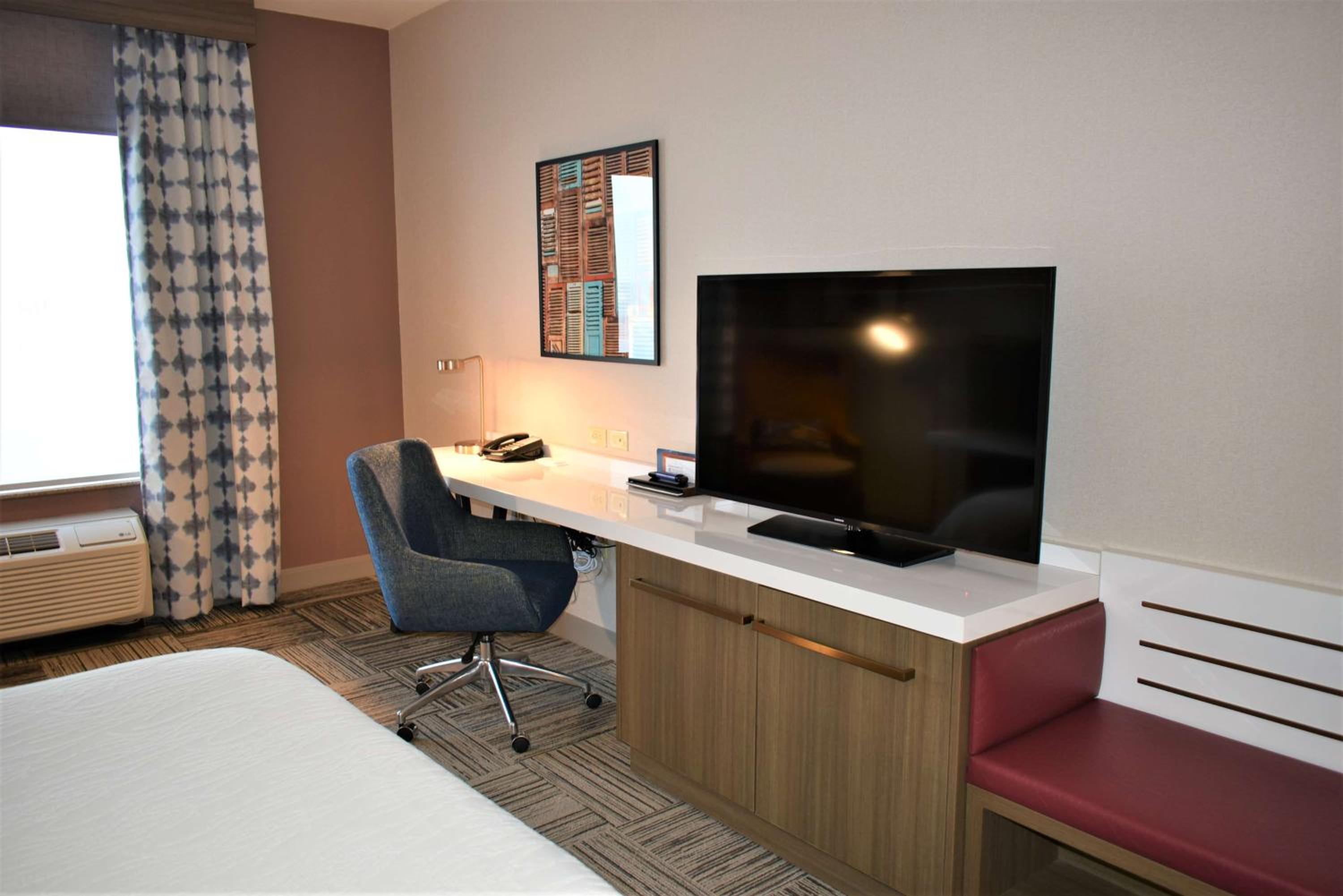 Queen Room with Two Queen Beds photo 1