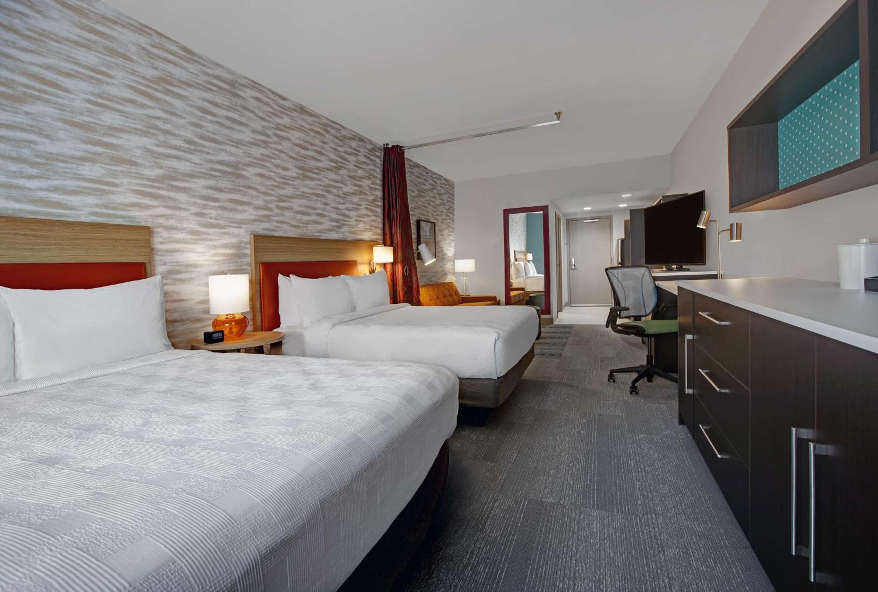 Queen Studio with Two Queen Beds - Non-Smoking - Photo 7