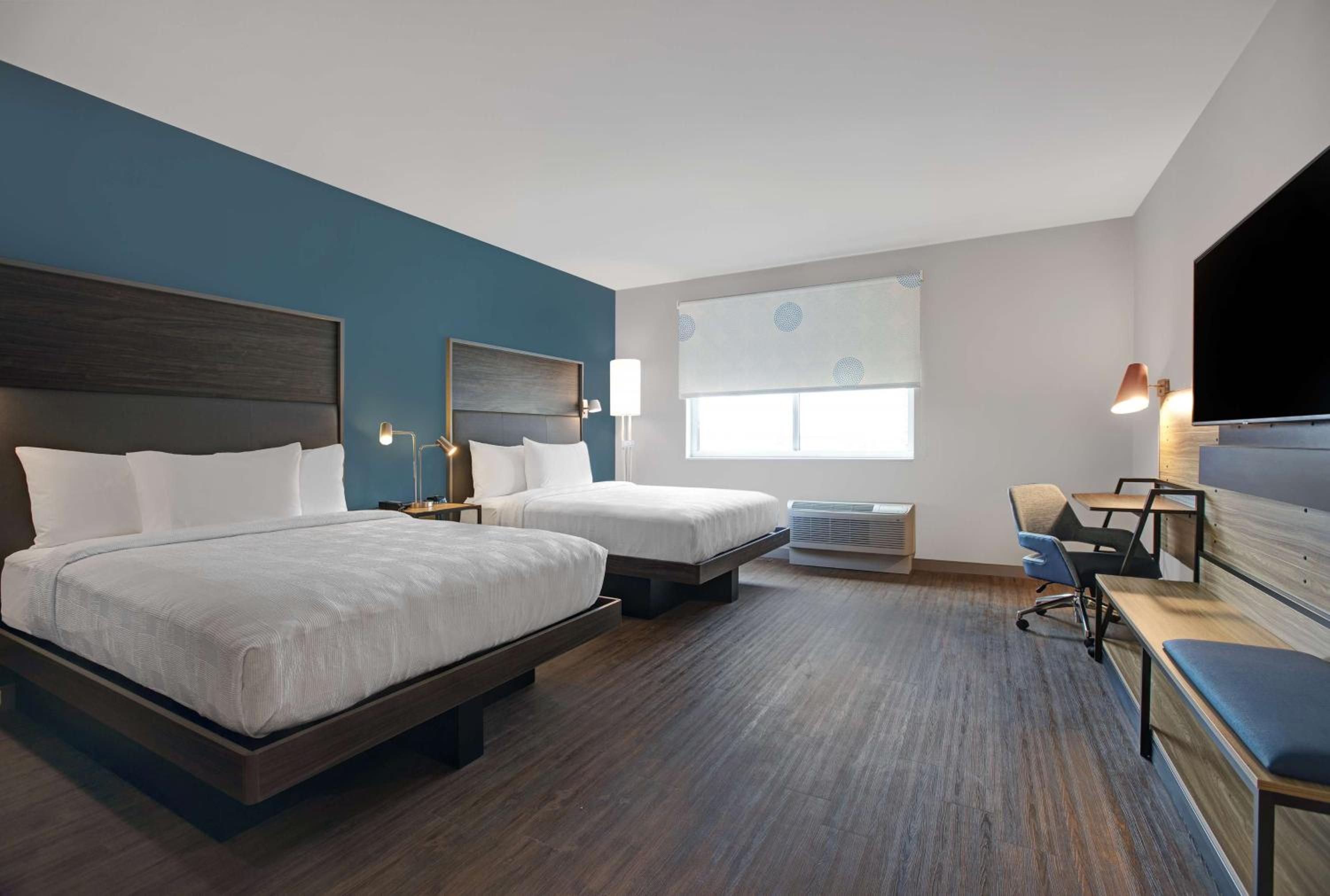 Queen Room with Two Queen Beds - Photo 6