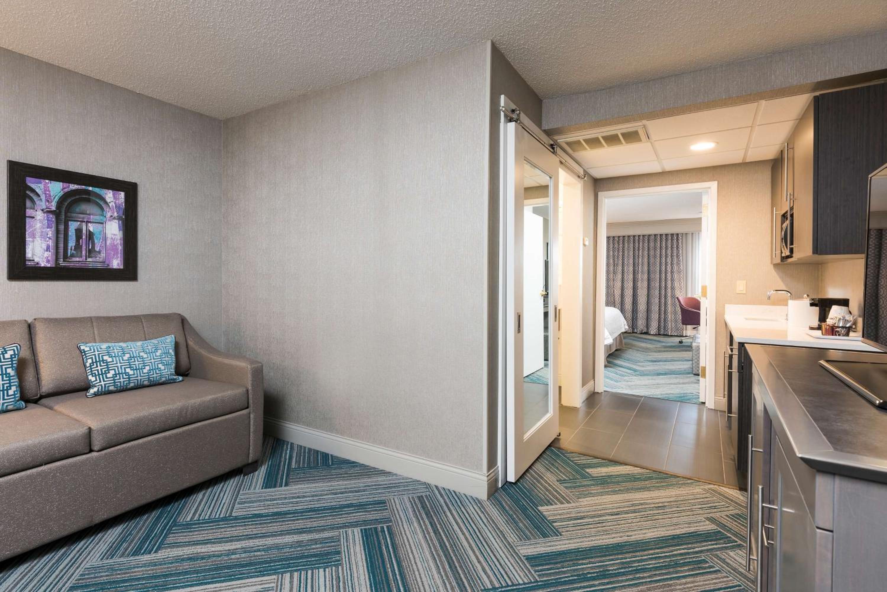 Non-Smoking King Suite with Sofa Bed - Photo 2