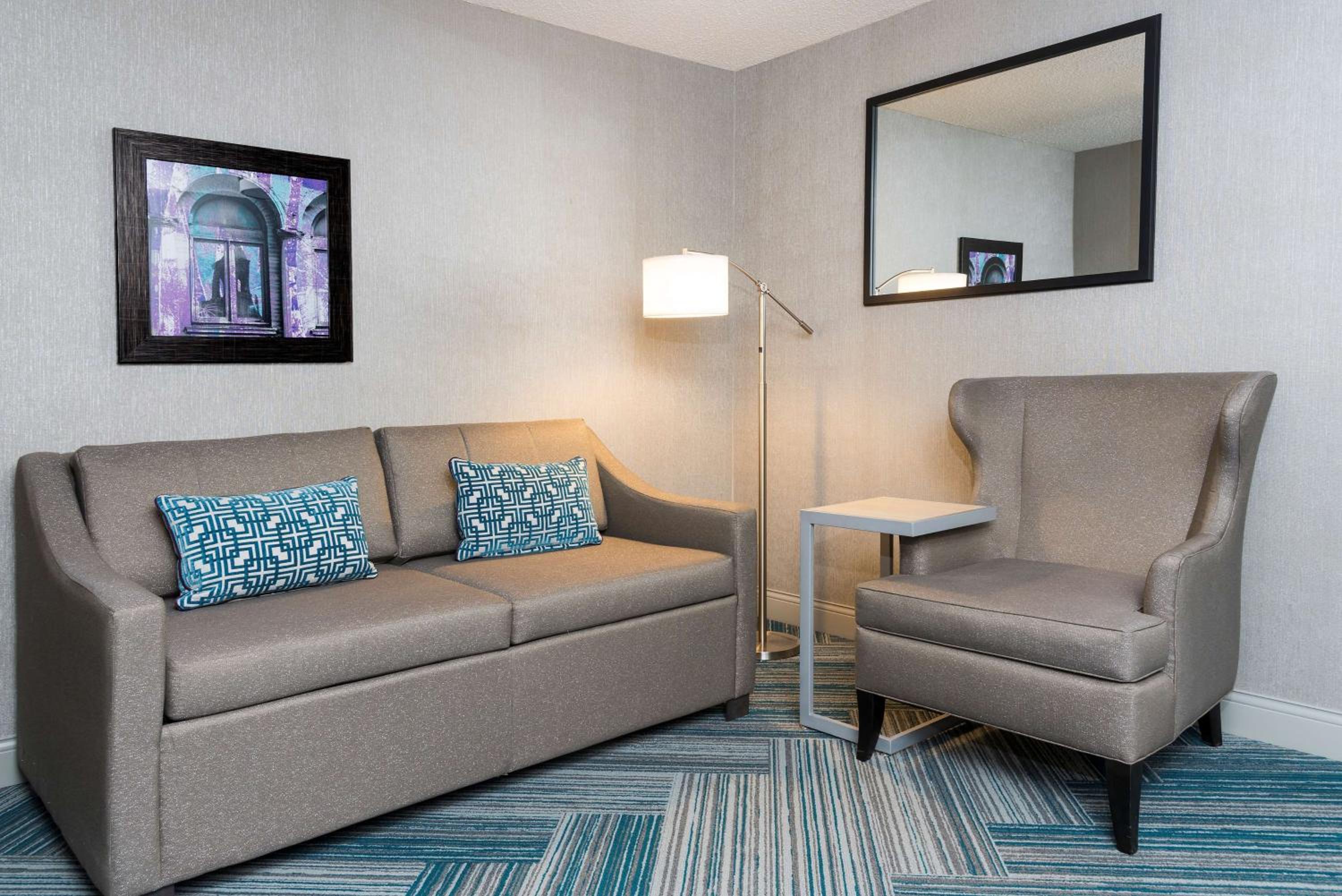 Non-Smoking King Suite with Sofa Bed - Photo 3