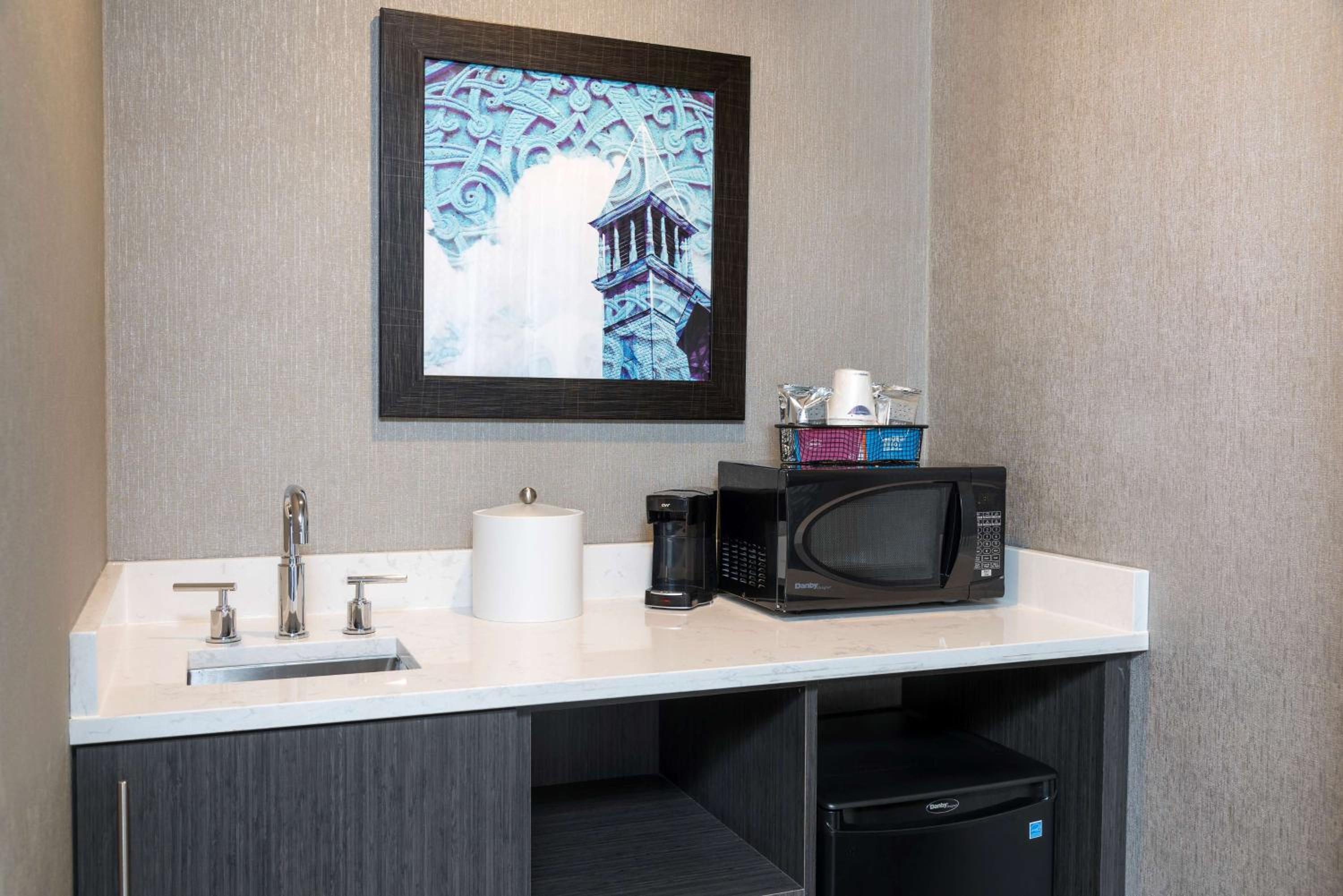 Deluxe King Room - Photo 6