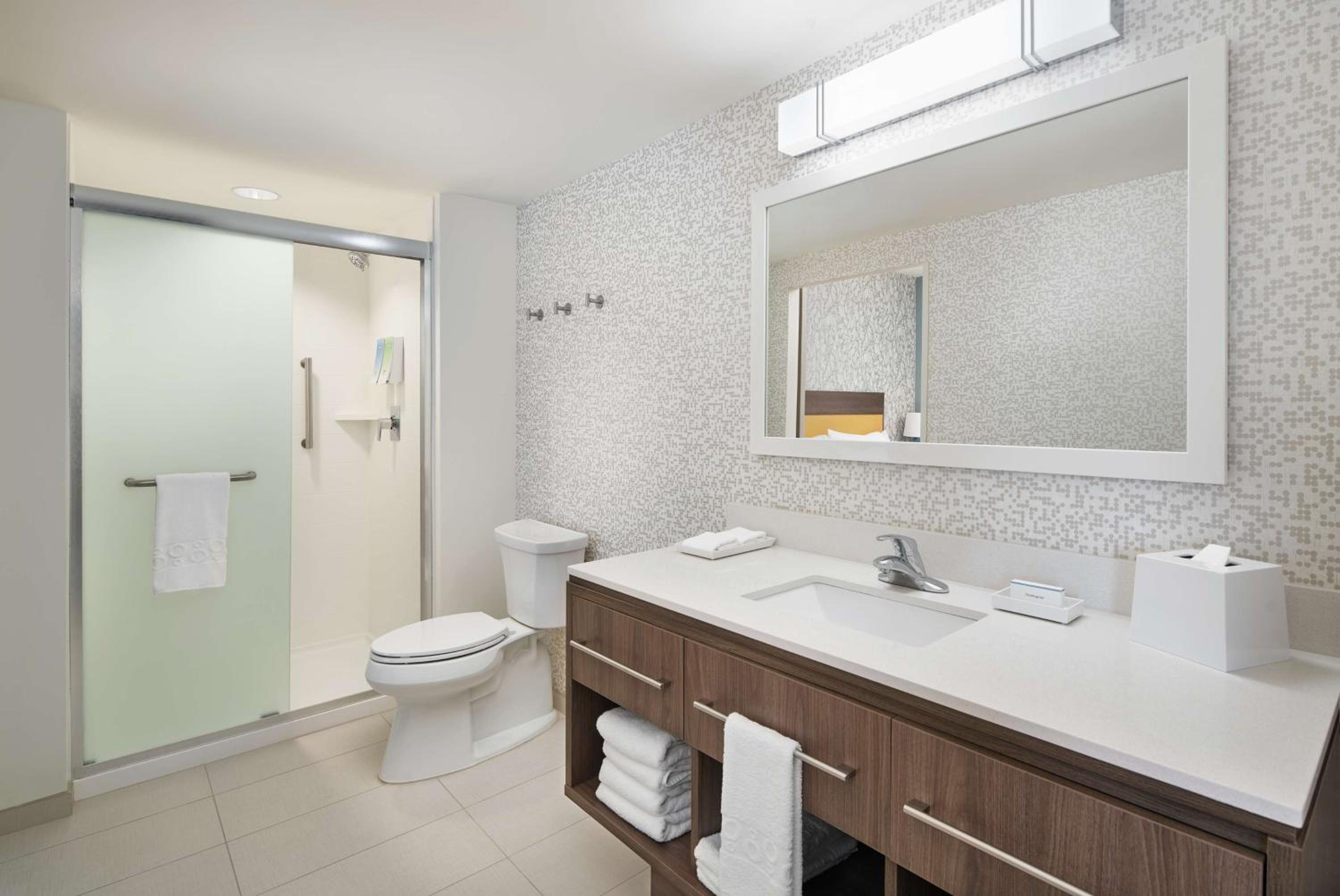 One-Bedroom King Suite - Non-Smoking - Photo 2