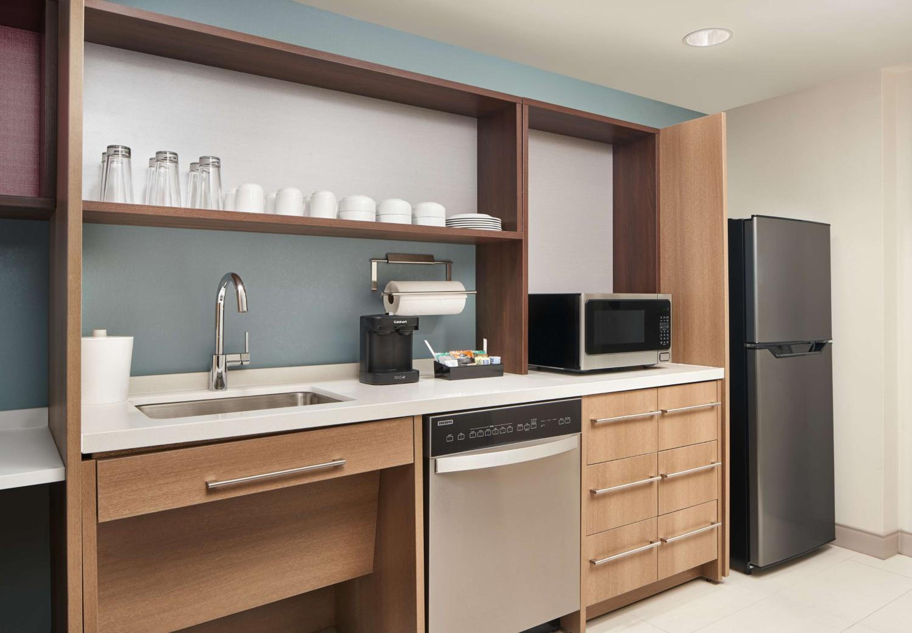 King Suite - Mobility and Hearing Access/Non-Smoking - Photo 2