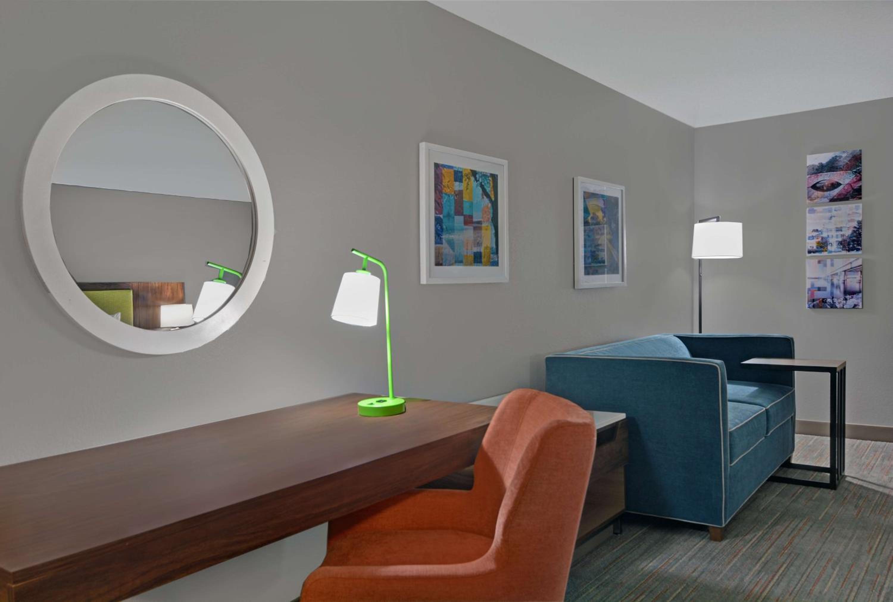 King Room with Sofa Bed and Study - Non-Smoking