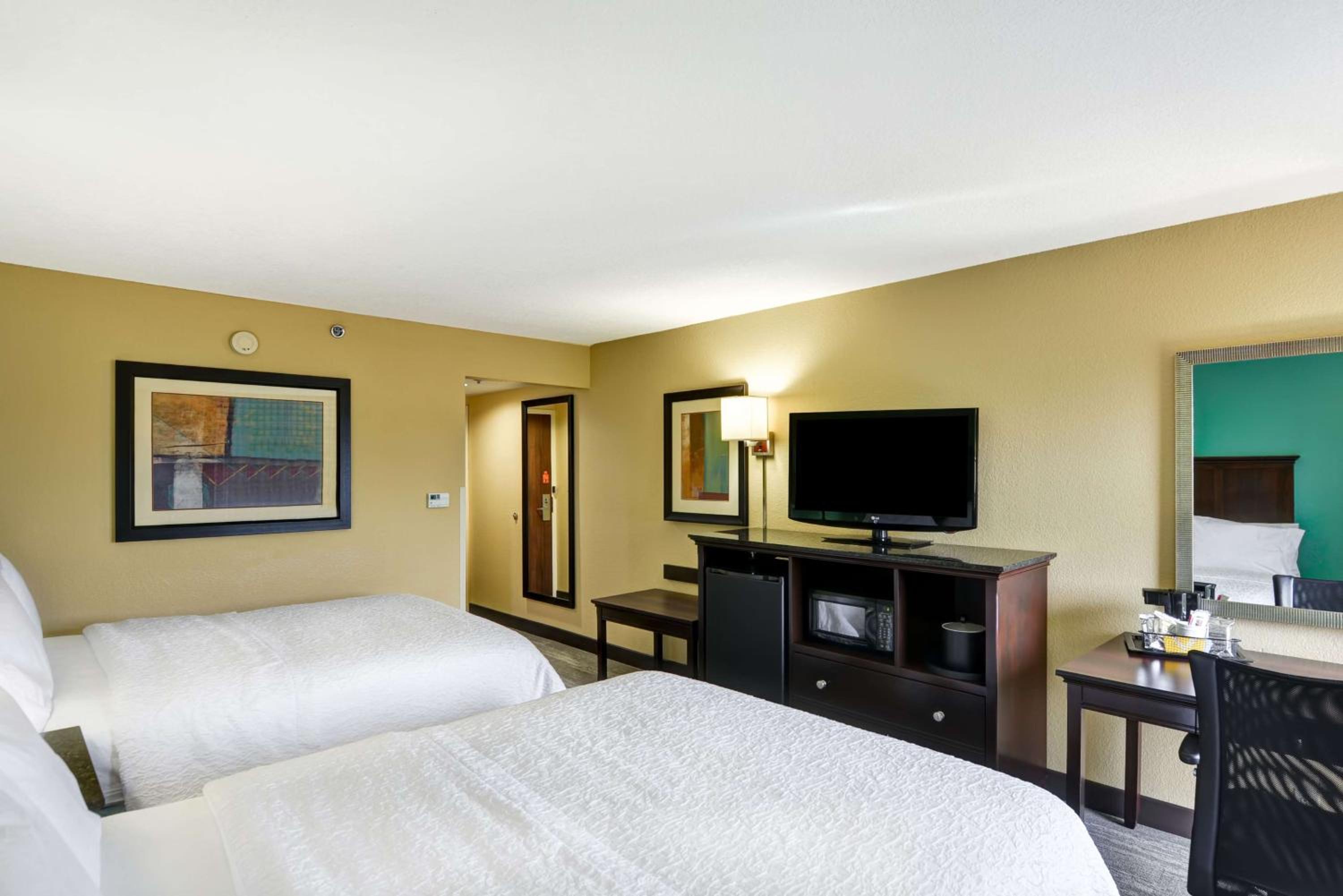 Two Queen Beds Bayview Room with Balcony photo 1