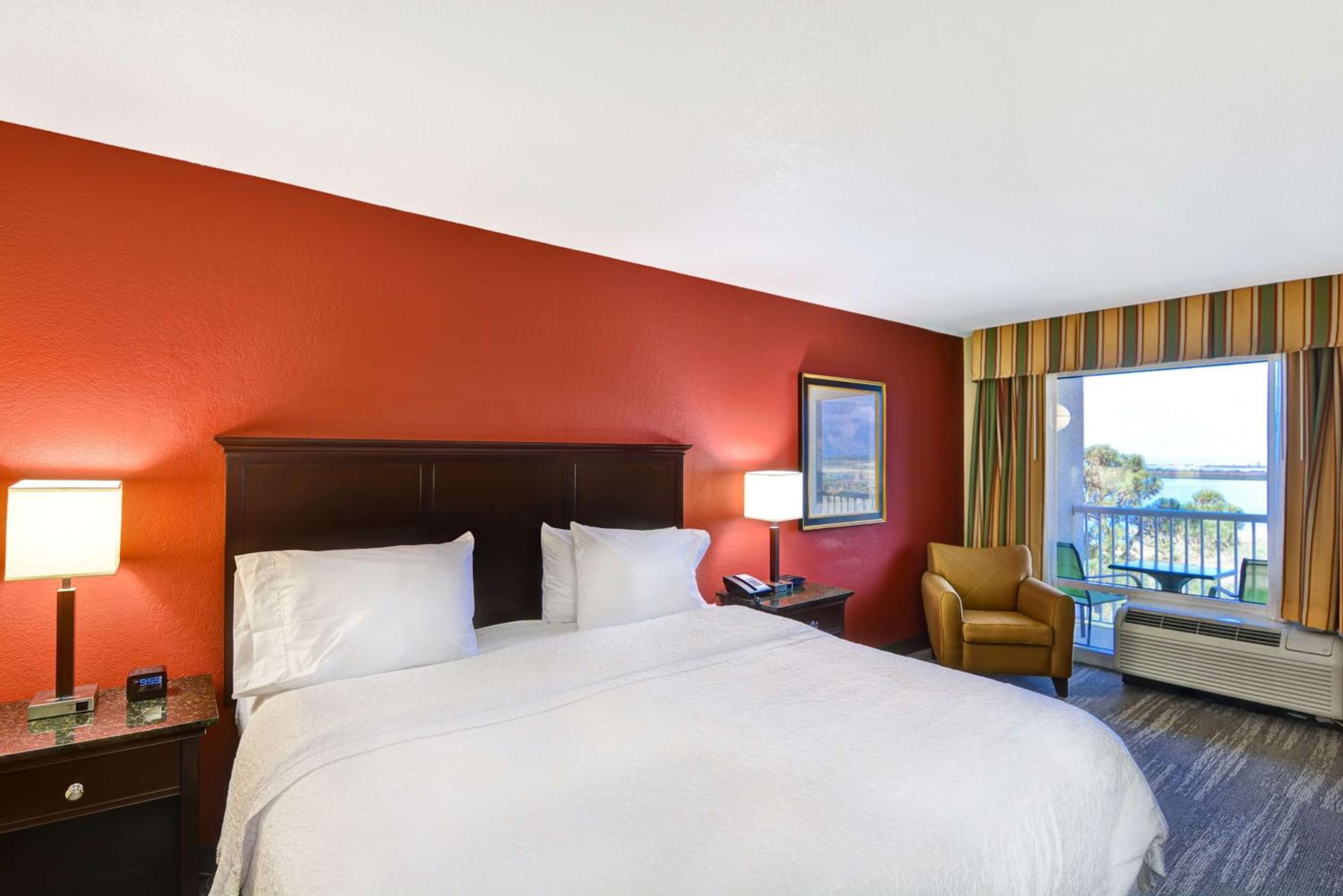 King Room with Bay View Balcony Non-Smoking