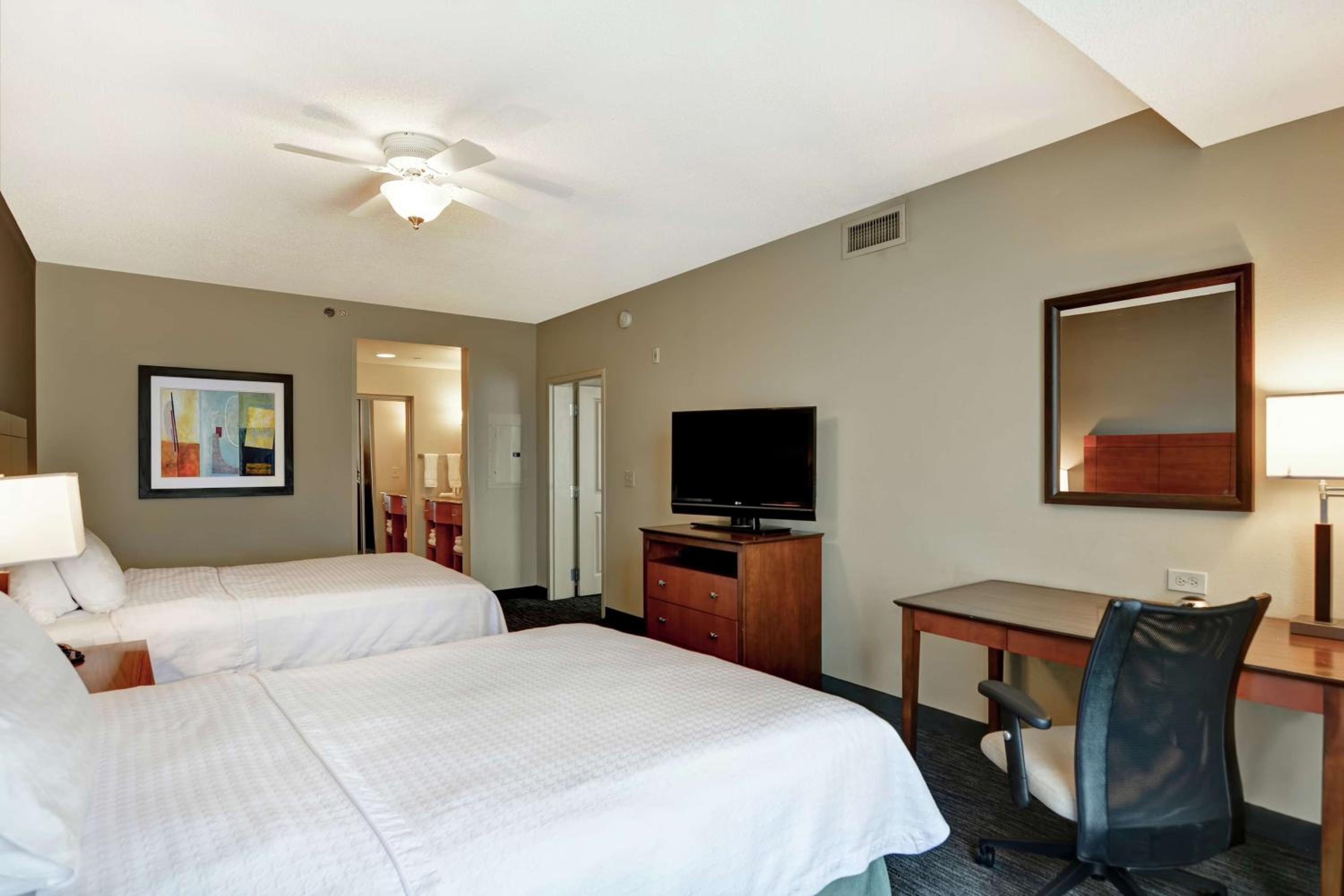 1 Bedroom Suite with 2 Queen Beds - Non-Smoking - Photo 1