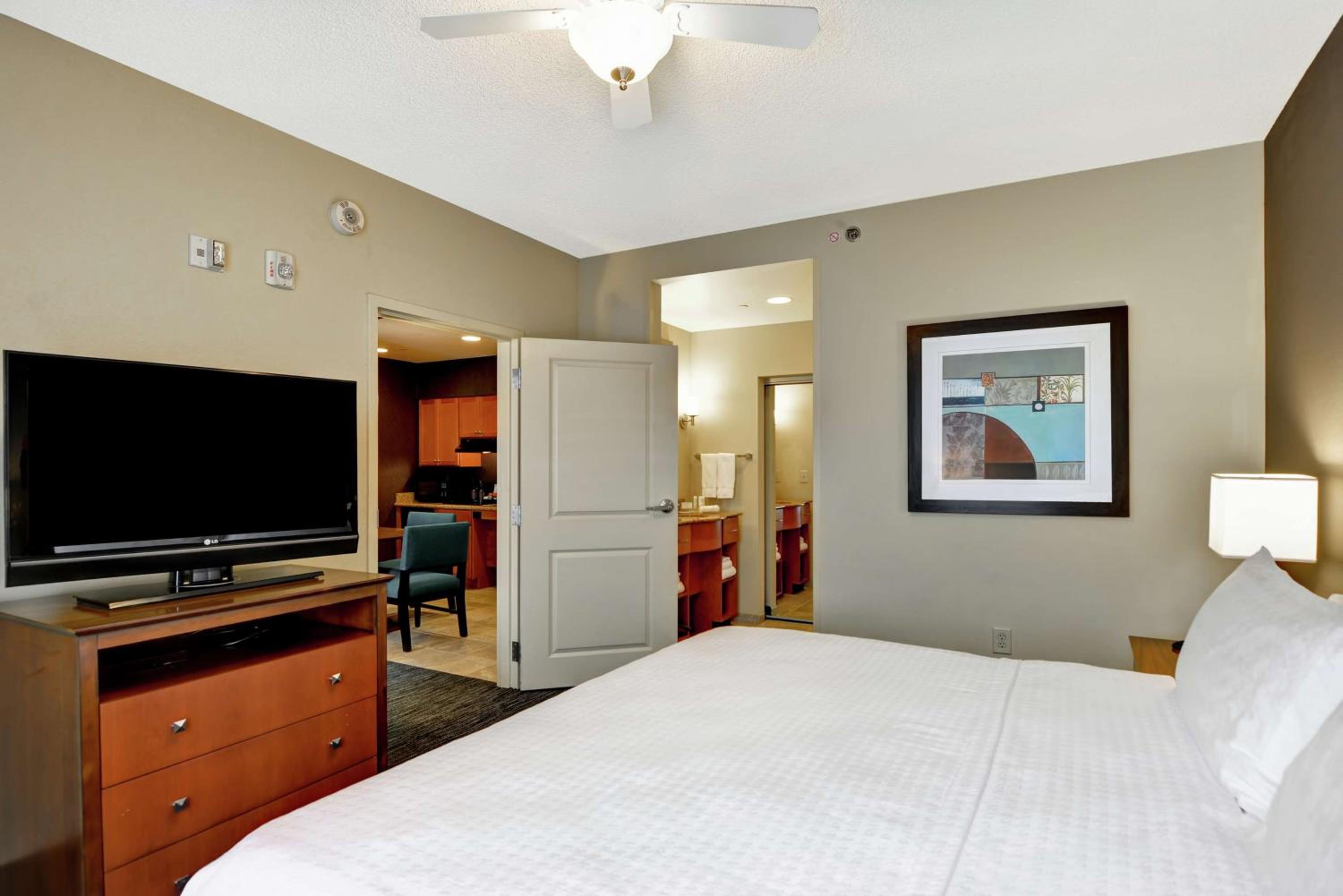 One-Bedroom King Suite - Non-Smoking - Photo 6