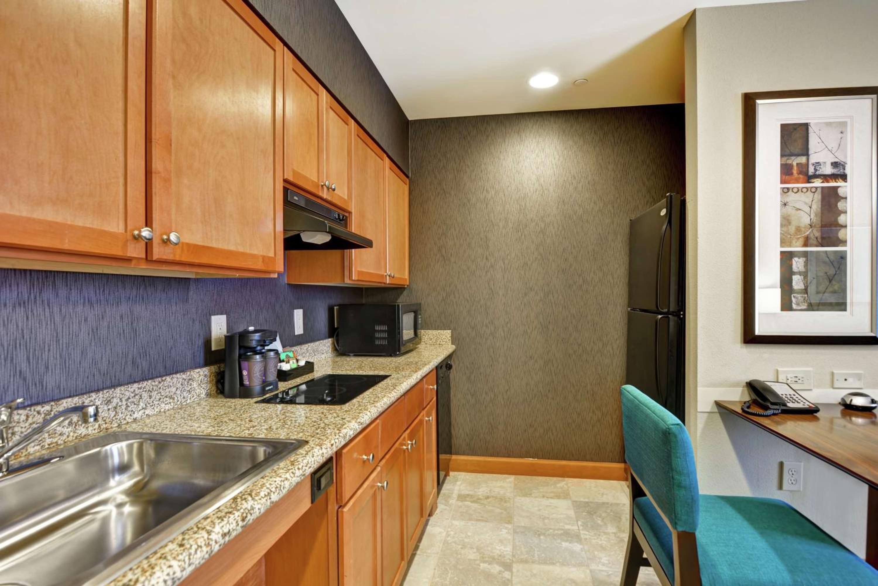 One-Bedroom King Suite with Whirlpool - Non-Smoking  - Photo 4