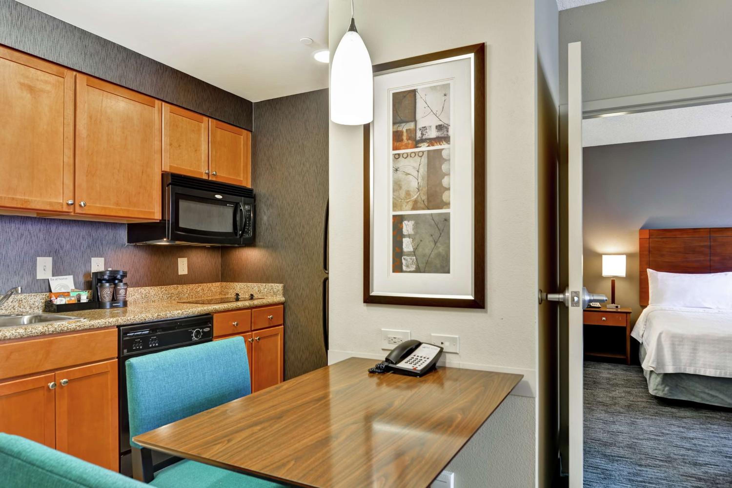 One-Bedroom King Suite - Non-Smoking - Photo 5