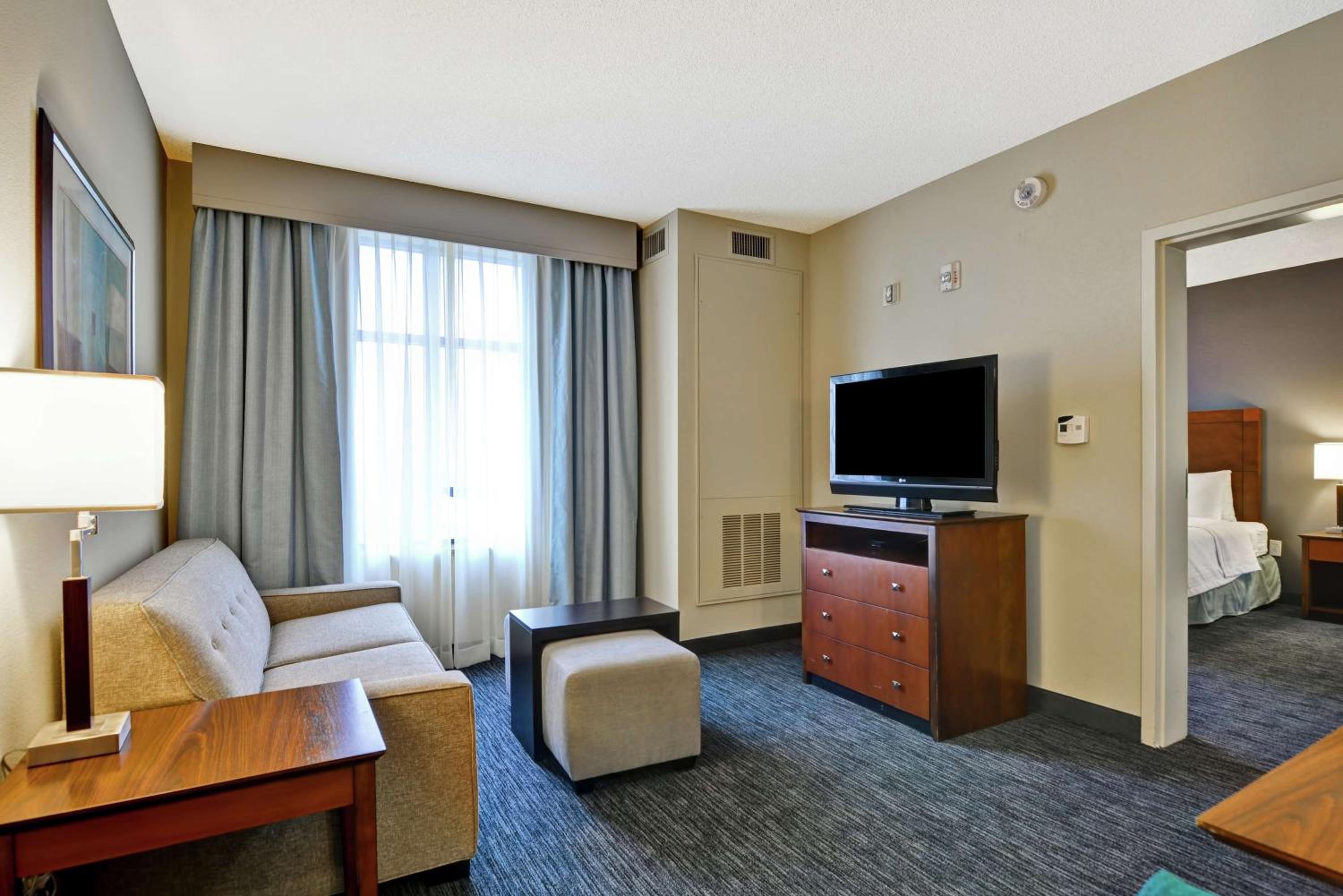 One-Bedroom King Suite - Non-Smoking - Photo 3
