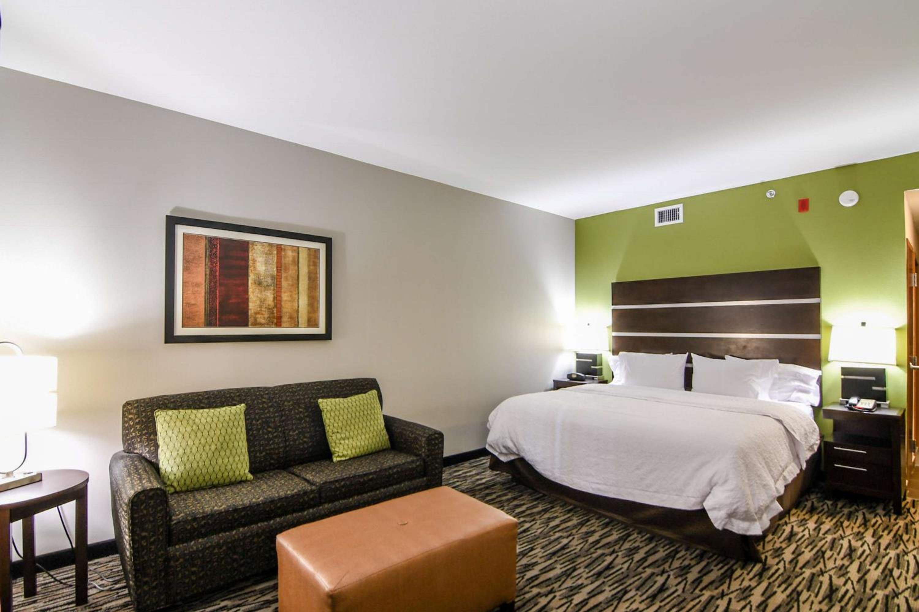 King Room with Sofa Bed - Non-Smoking photo 1