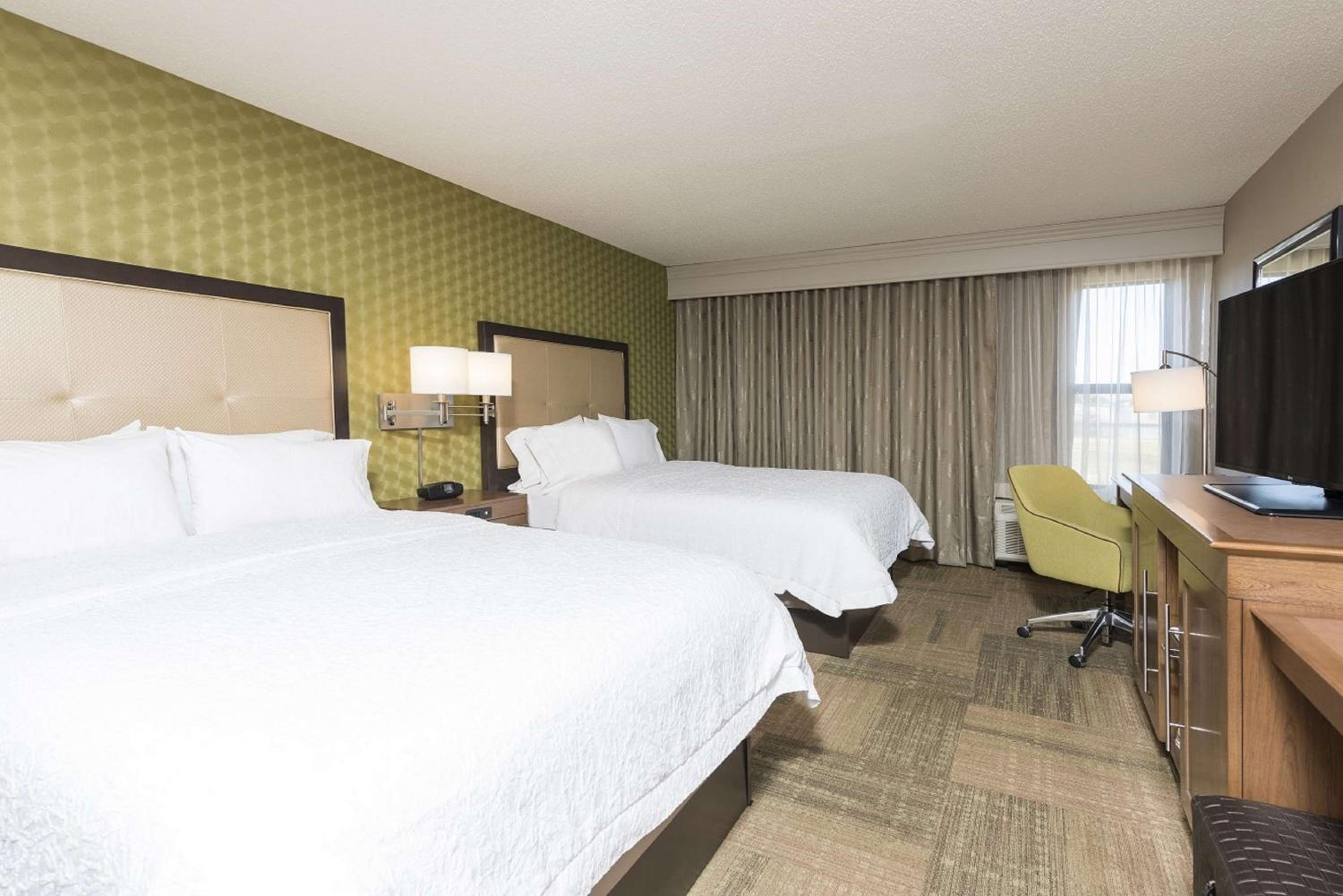 Queen Room with Two Queen Beds - Non-Smoking - Photo 1