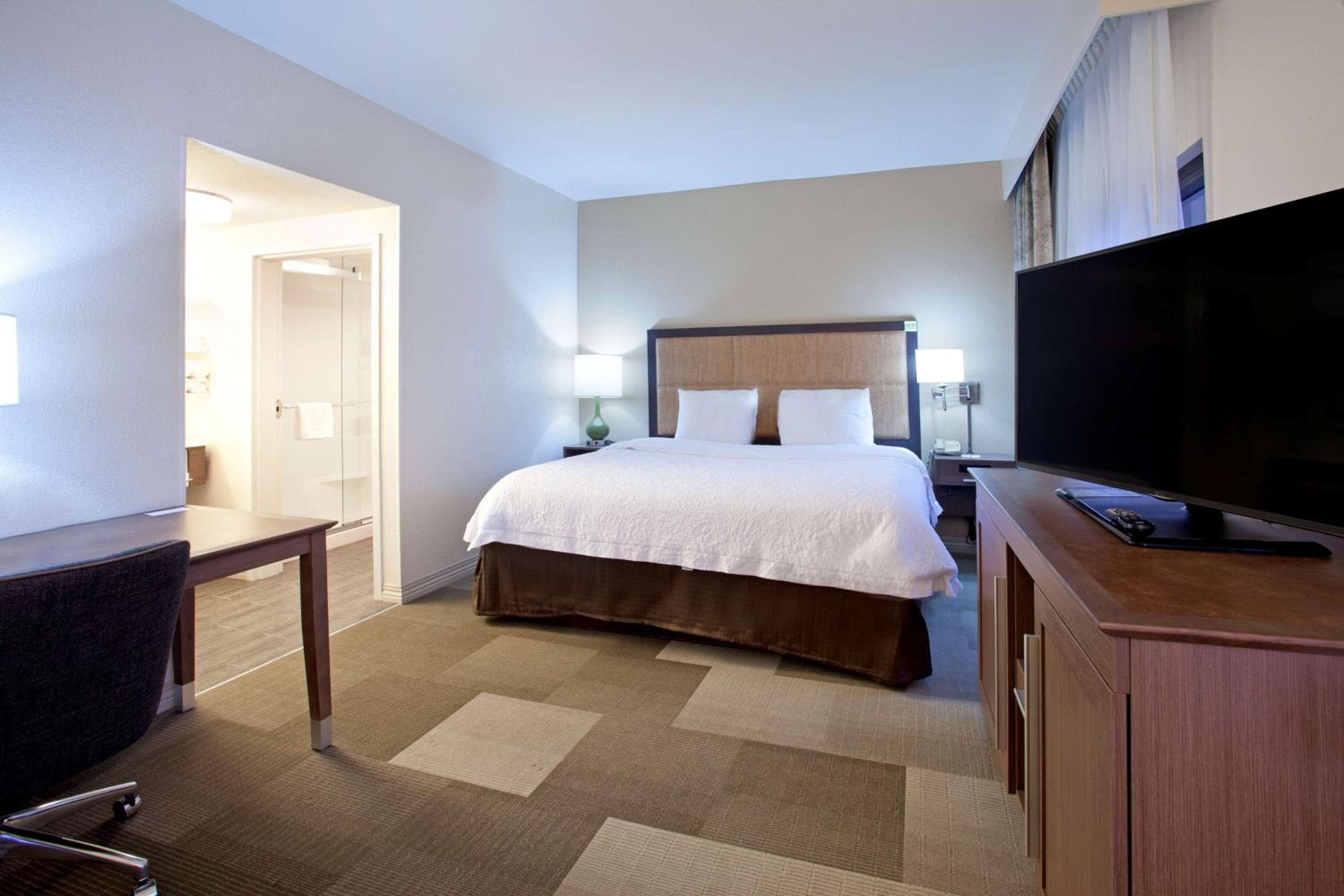 King Room with Sofa Bed - Non-Smoking - Photo 1