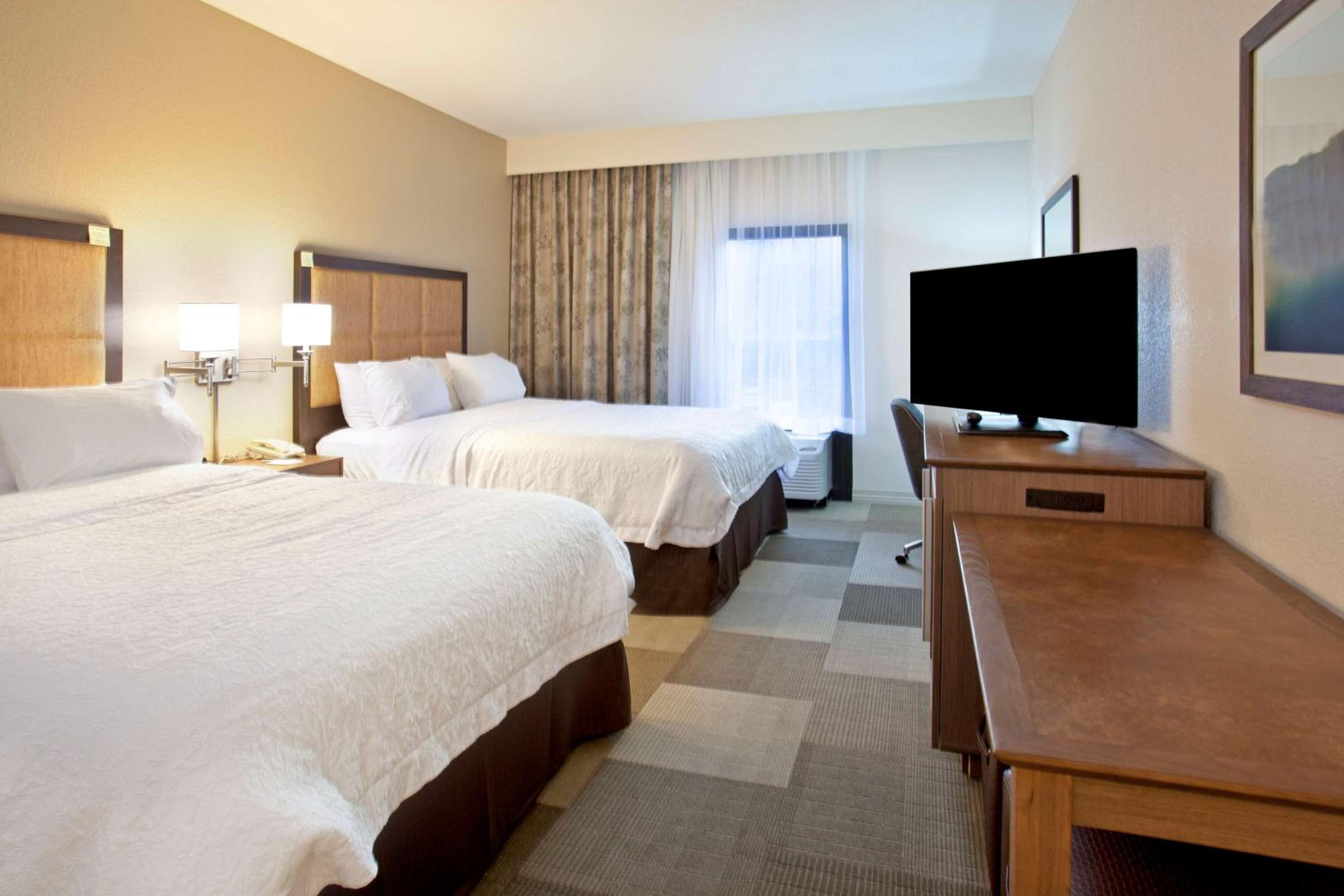 Room with Two Queen Beds - Non-Smoking - Photo 1
