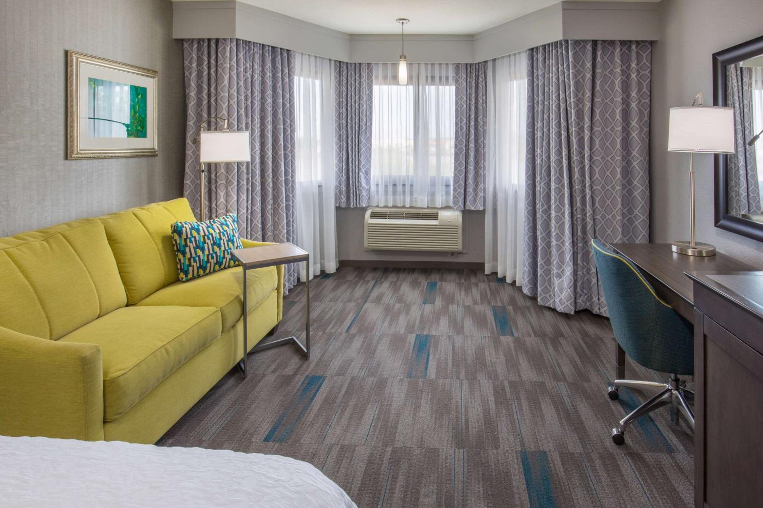 King Room with Sofa Bed - Lake View photo 2