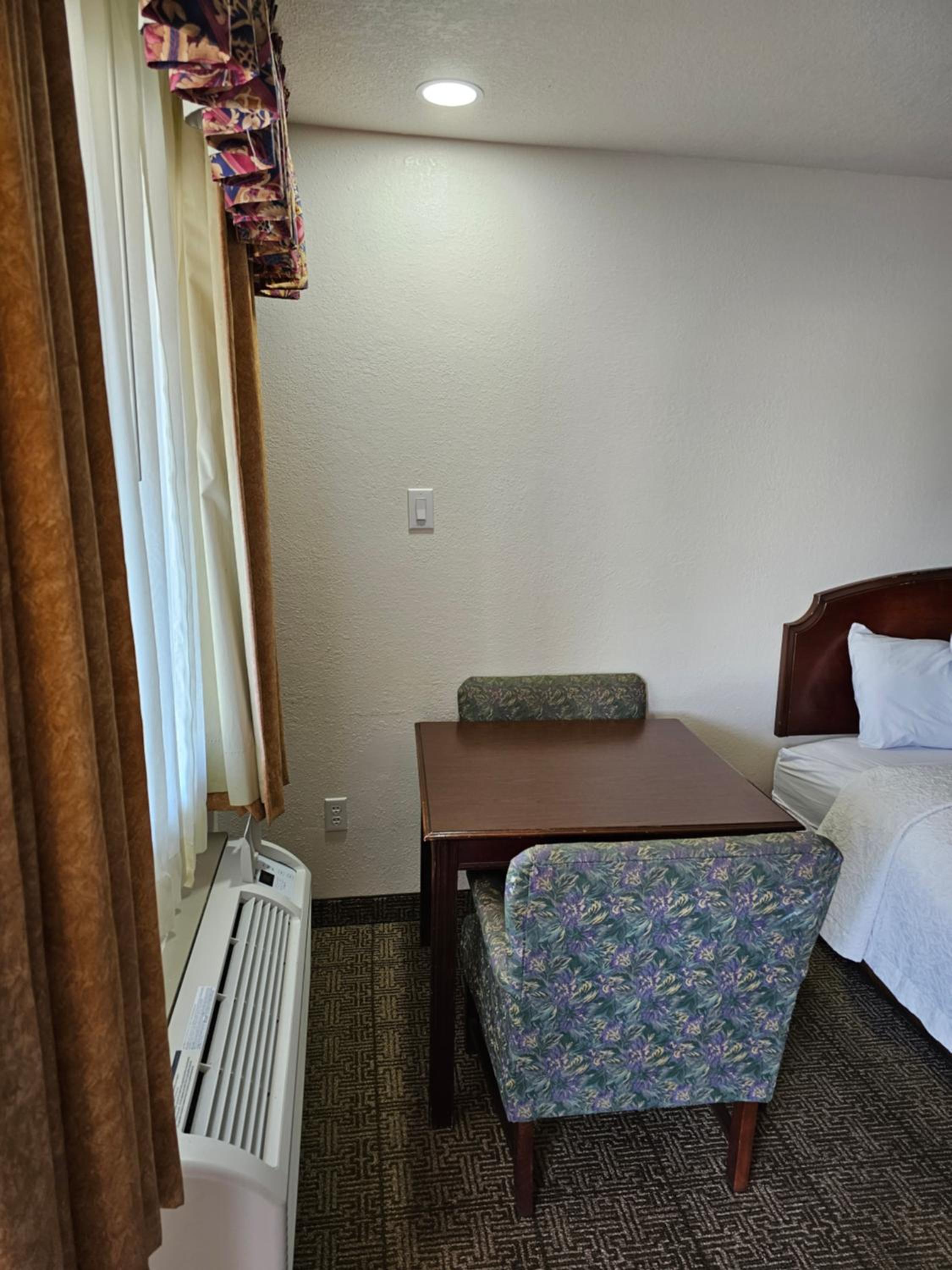 Standard Queen Room with Two Queen Beds photo 1