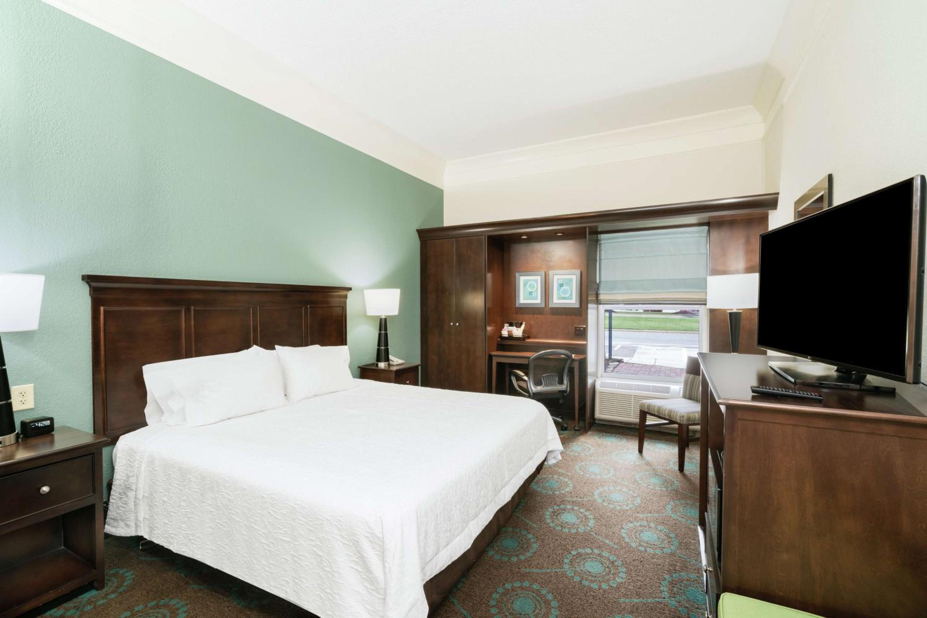 King Room Mobility and Hearing Access/Non-Smoking - Photo 1