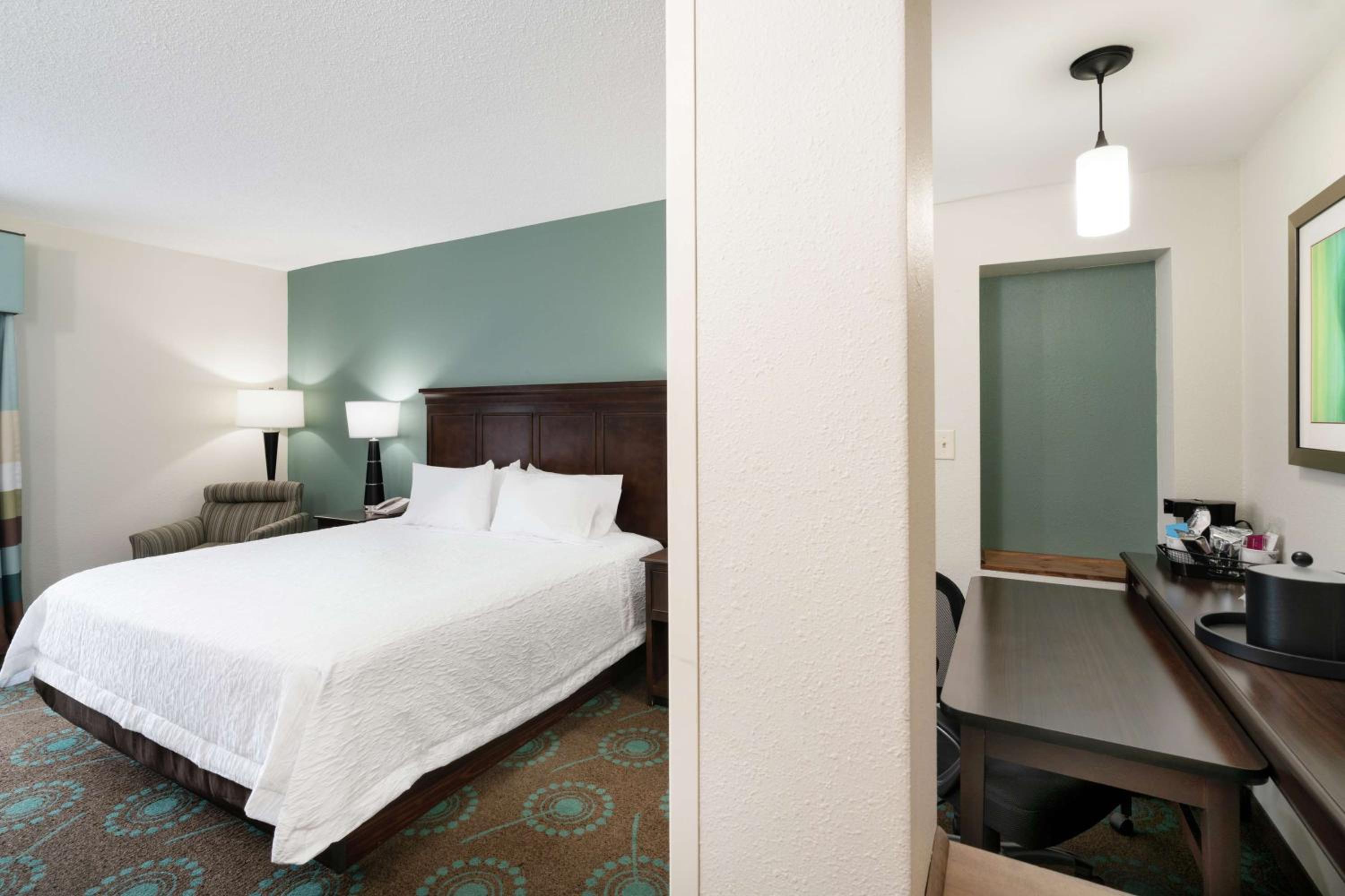 Executive King Room - Non-Smoking - Photo 2