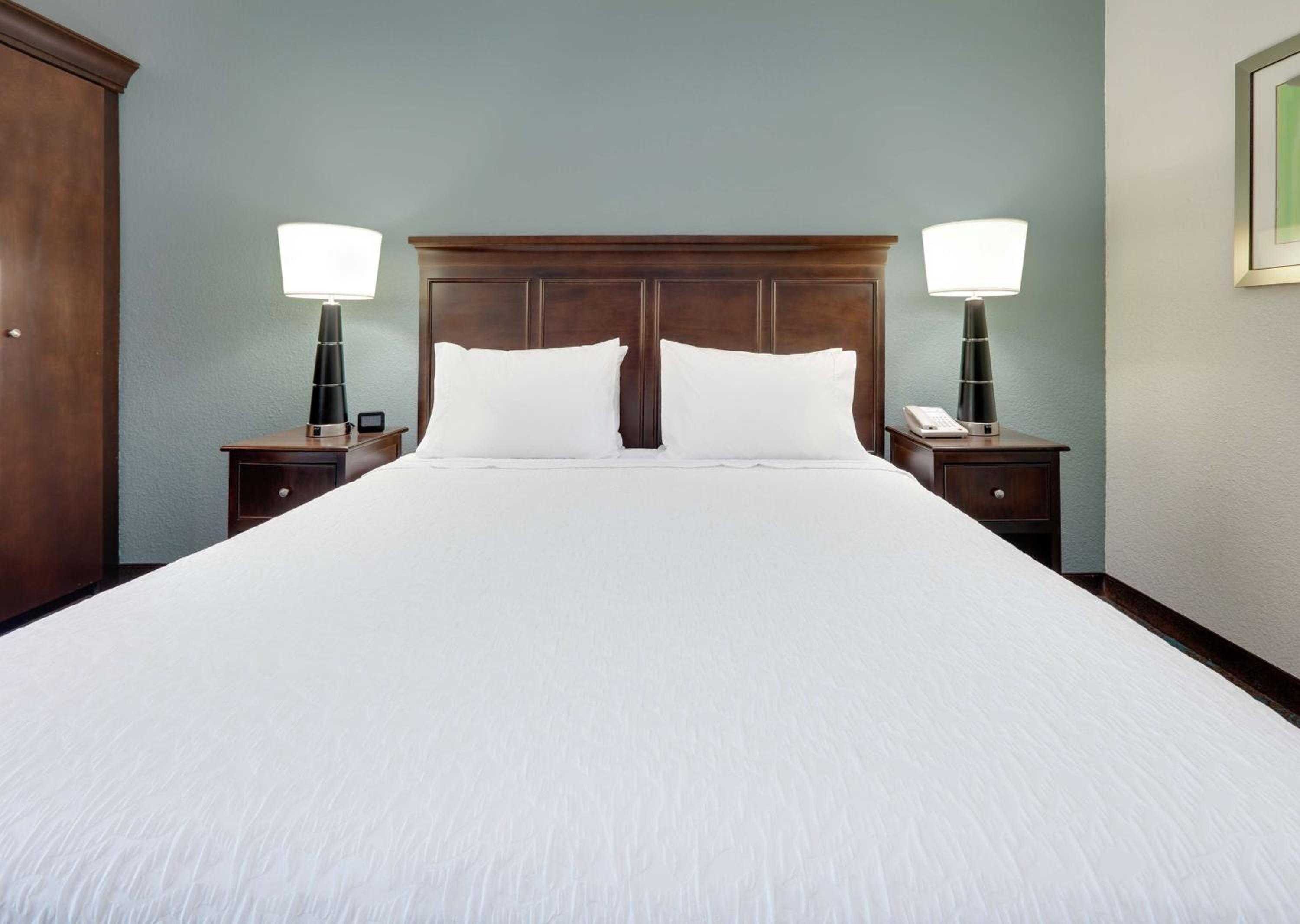 King Room with King Bed - Non-Smoking - Photo 1