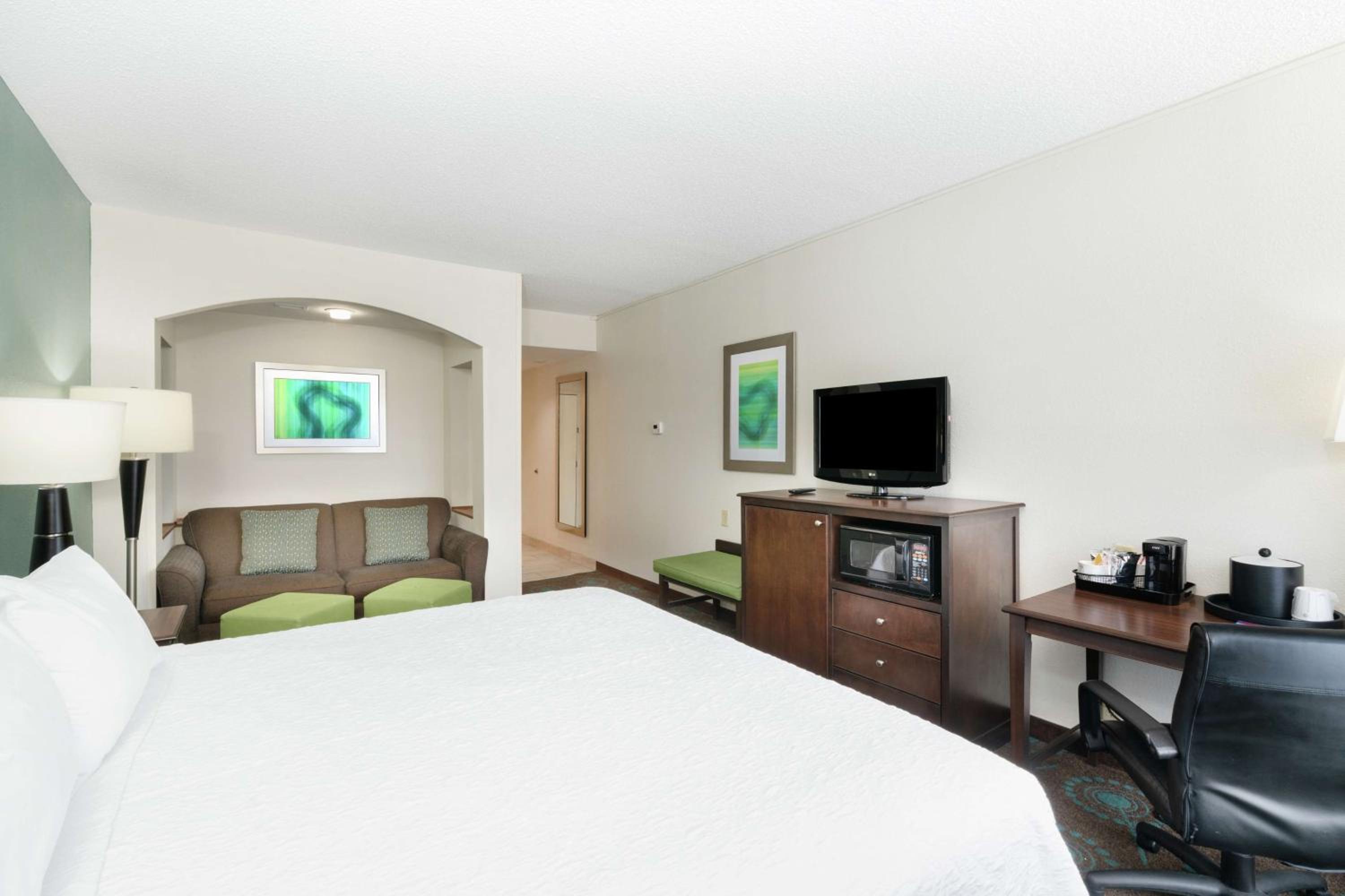 King Room with Sofa Bed - Non-Smoking - Photo 1