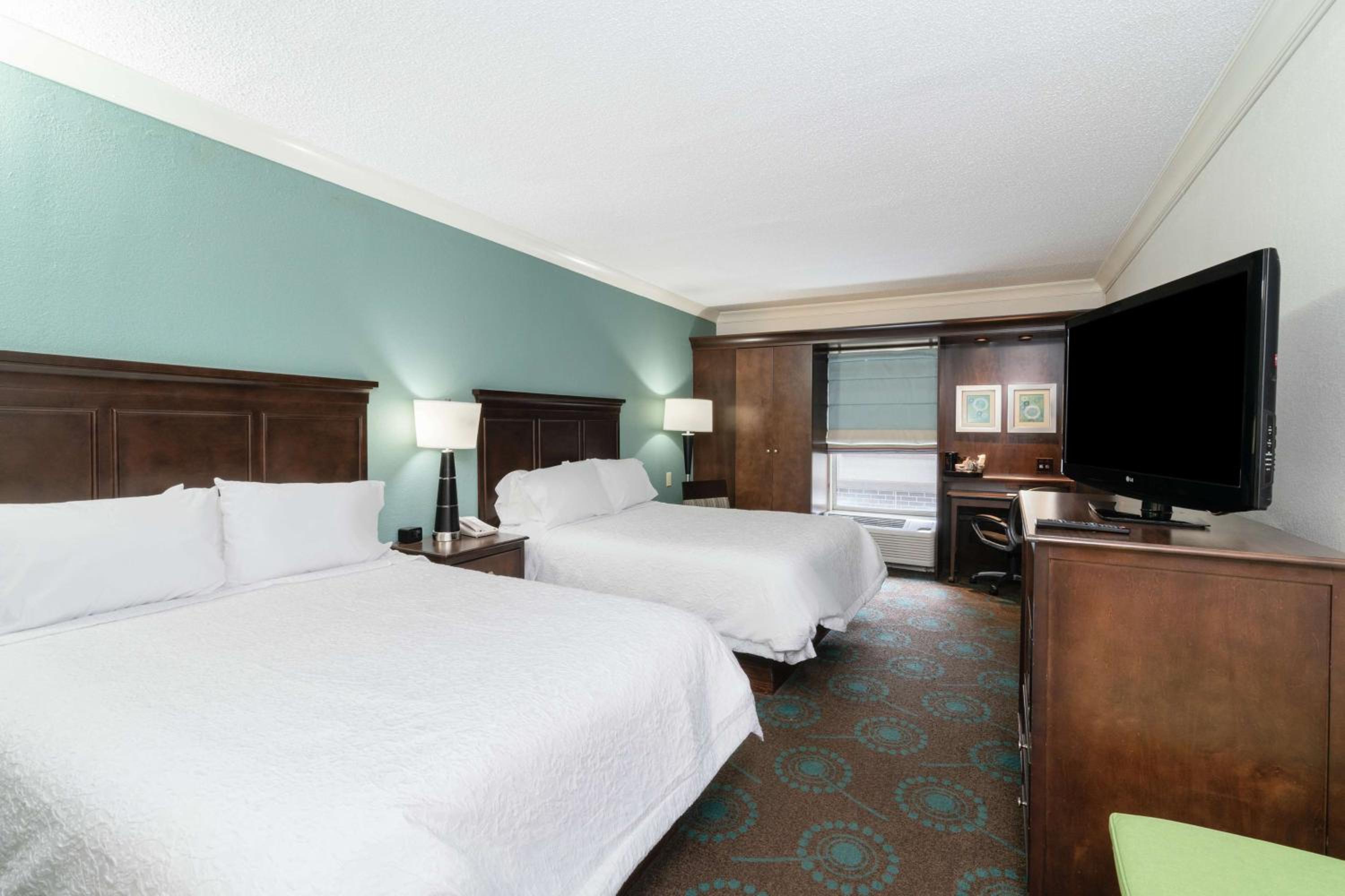 Room with Two Queen Beds - Non-Smoking - Photo 1