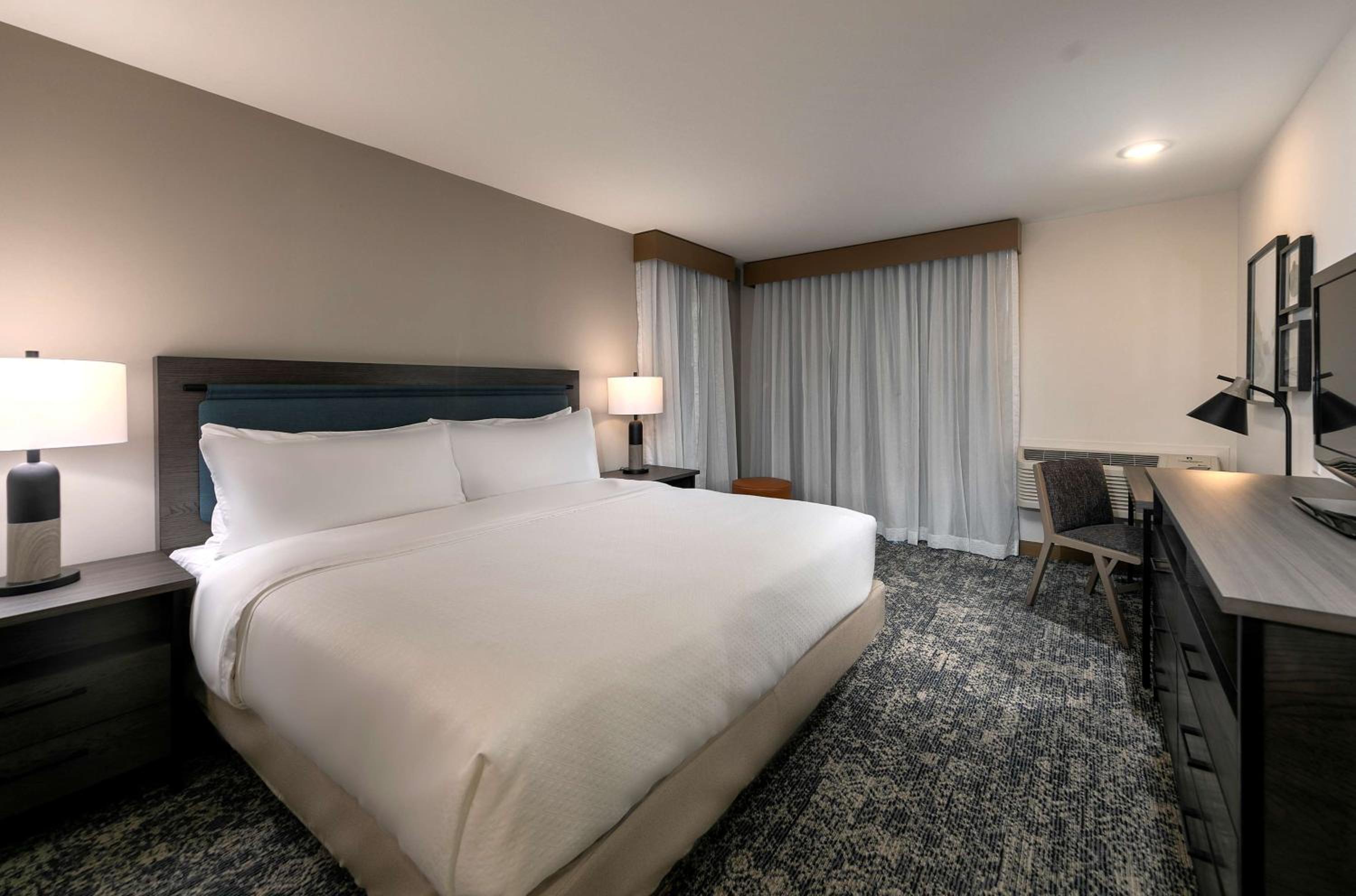 Deluxe King Room