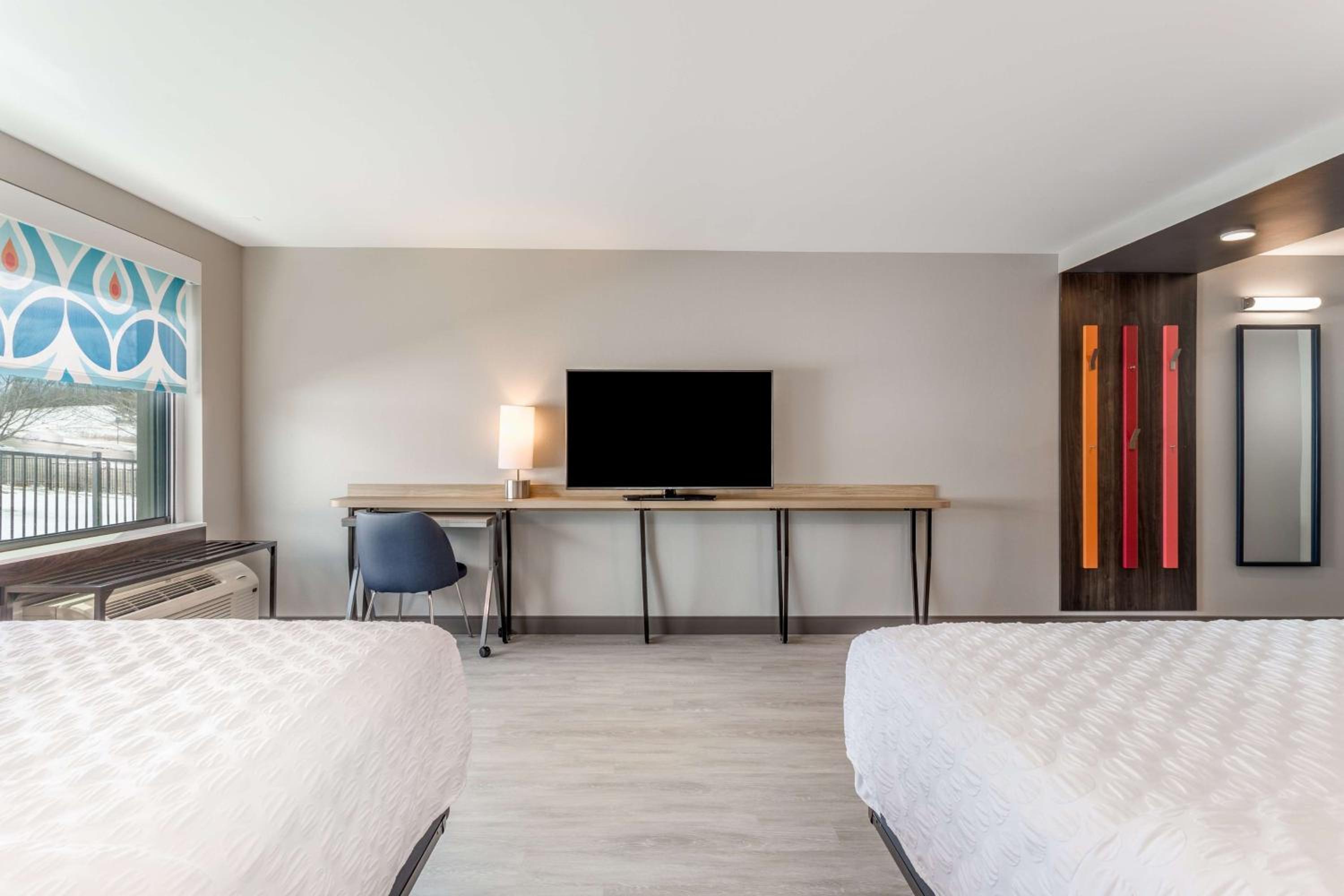 Queen Room with Two Queen Beds - Hearing Access photo 1