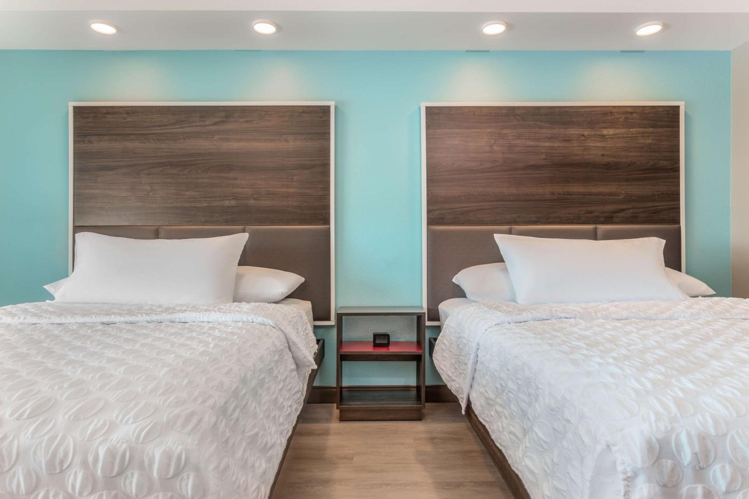 Queen Room with Two Queen Beds - Mobility Access photo 1