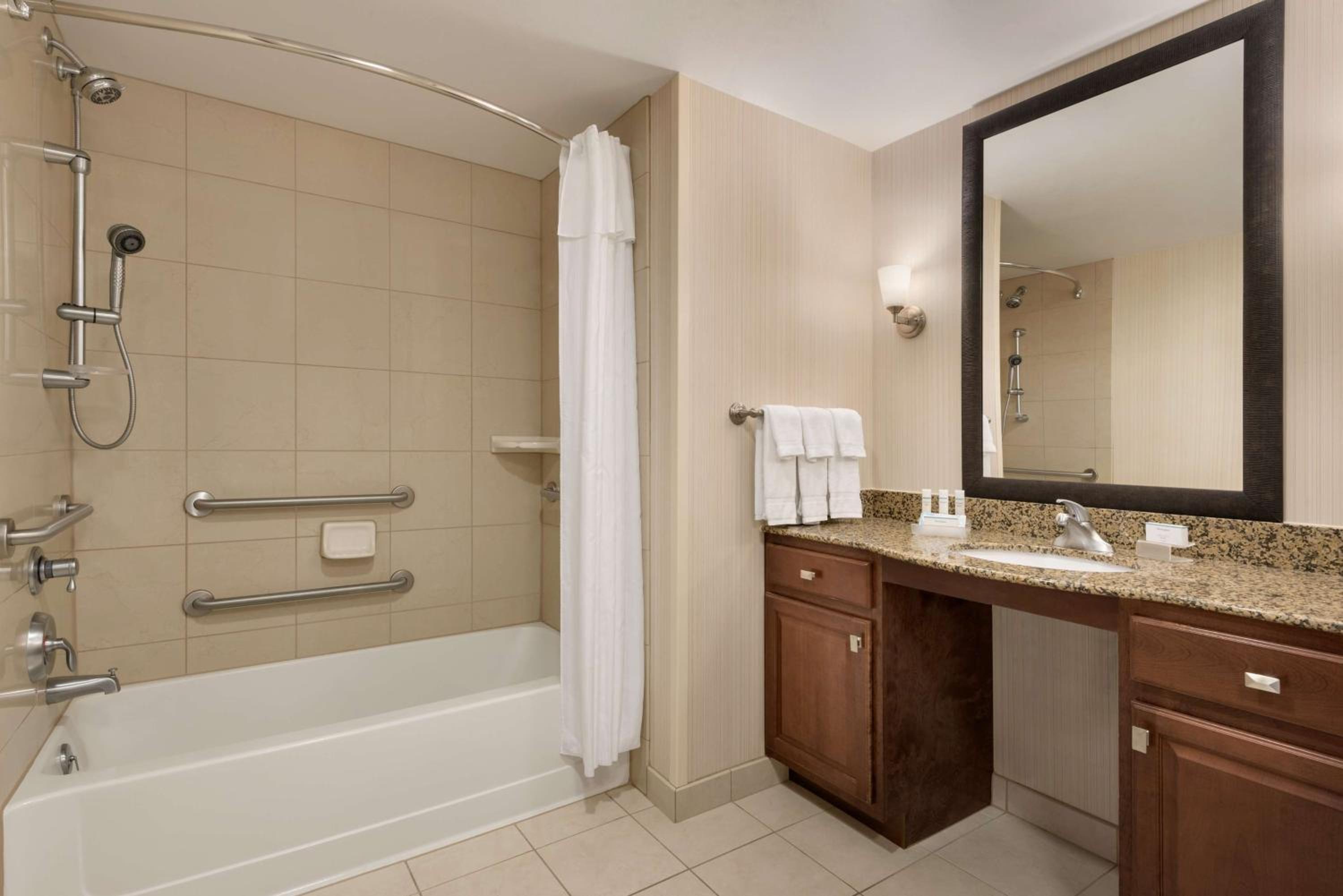 One-Bedroom King Suite - Non-Smoking - Photo 4