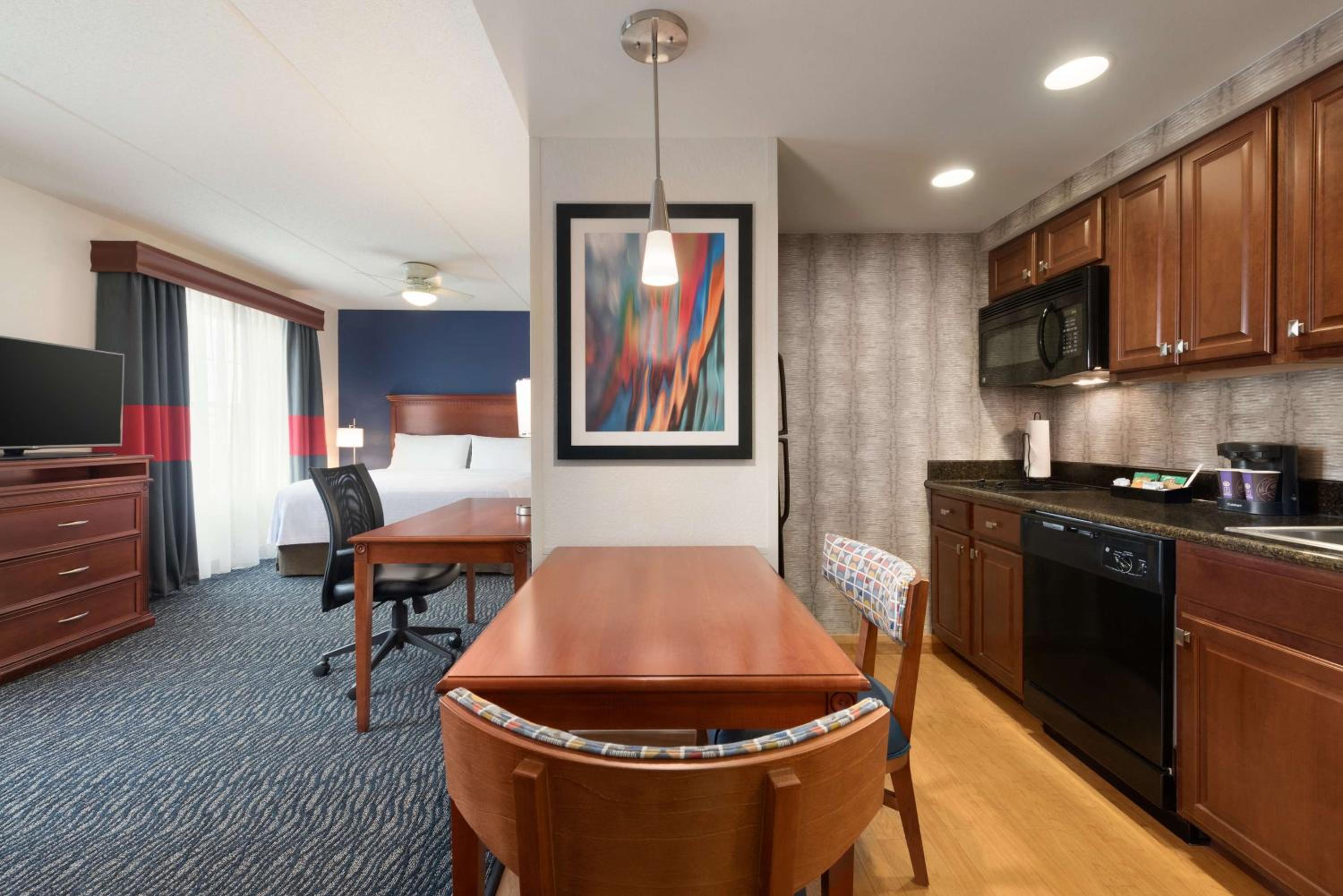 King Studio Suite - Non-Smoking - Photo 3