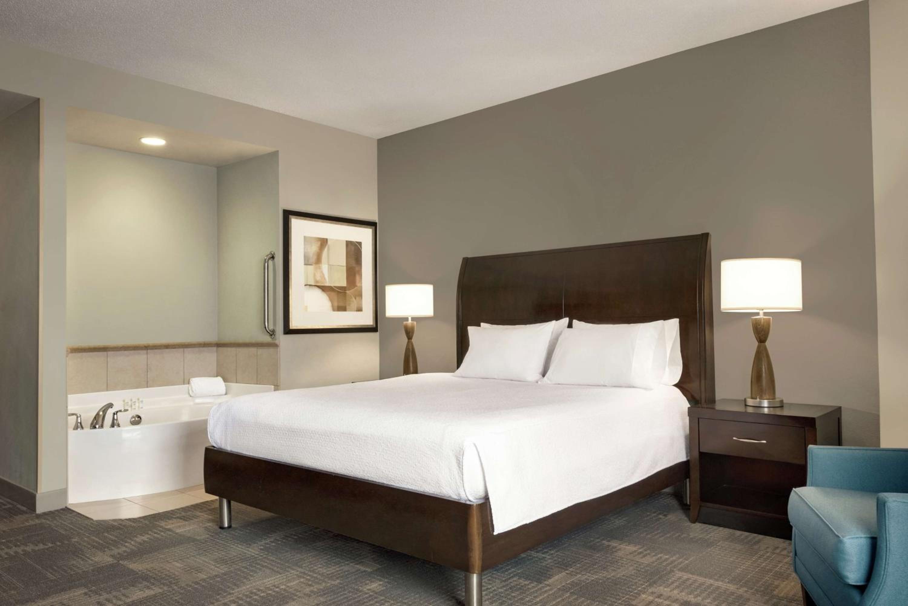 King Room with Whirlpool - Photo 1