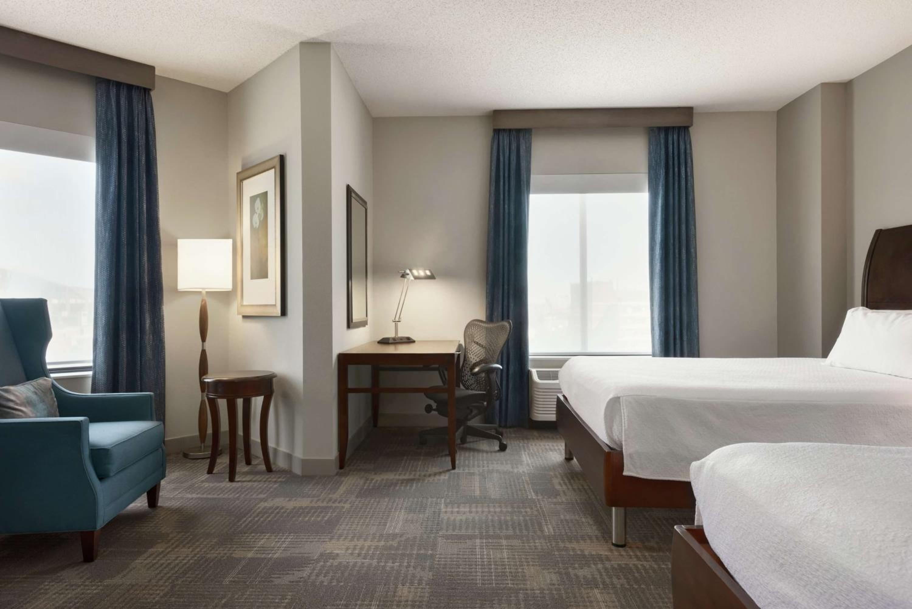 Queen Room with Two Queen Beds and Accessible Tub - Mobility Access - Photo 2