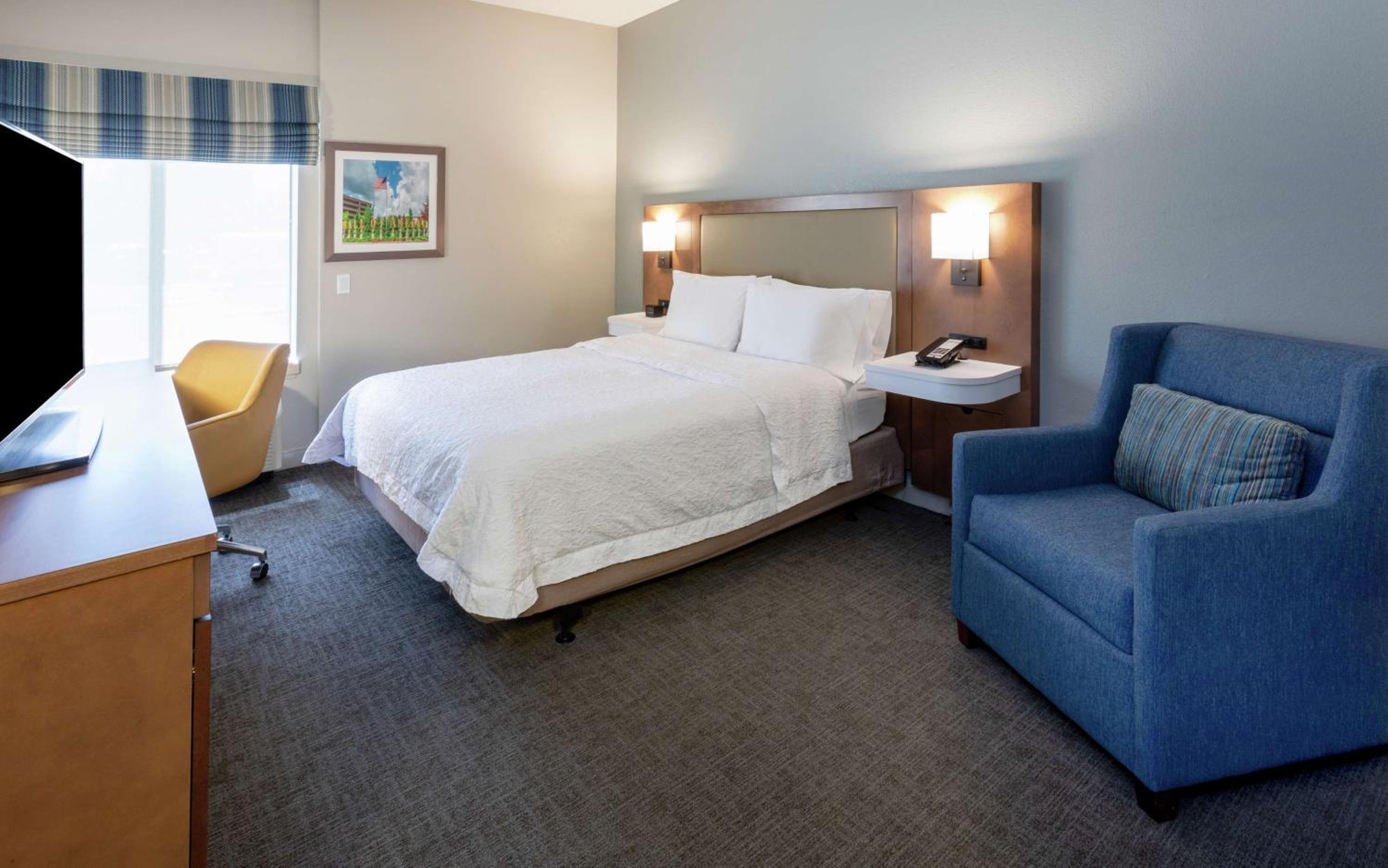 King Room with Accessible Tub - Mobility and Hearing Access/Non-Smoking - Photo 1
