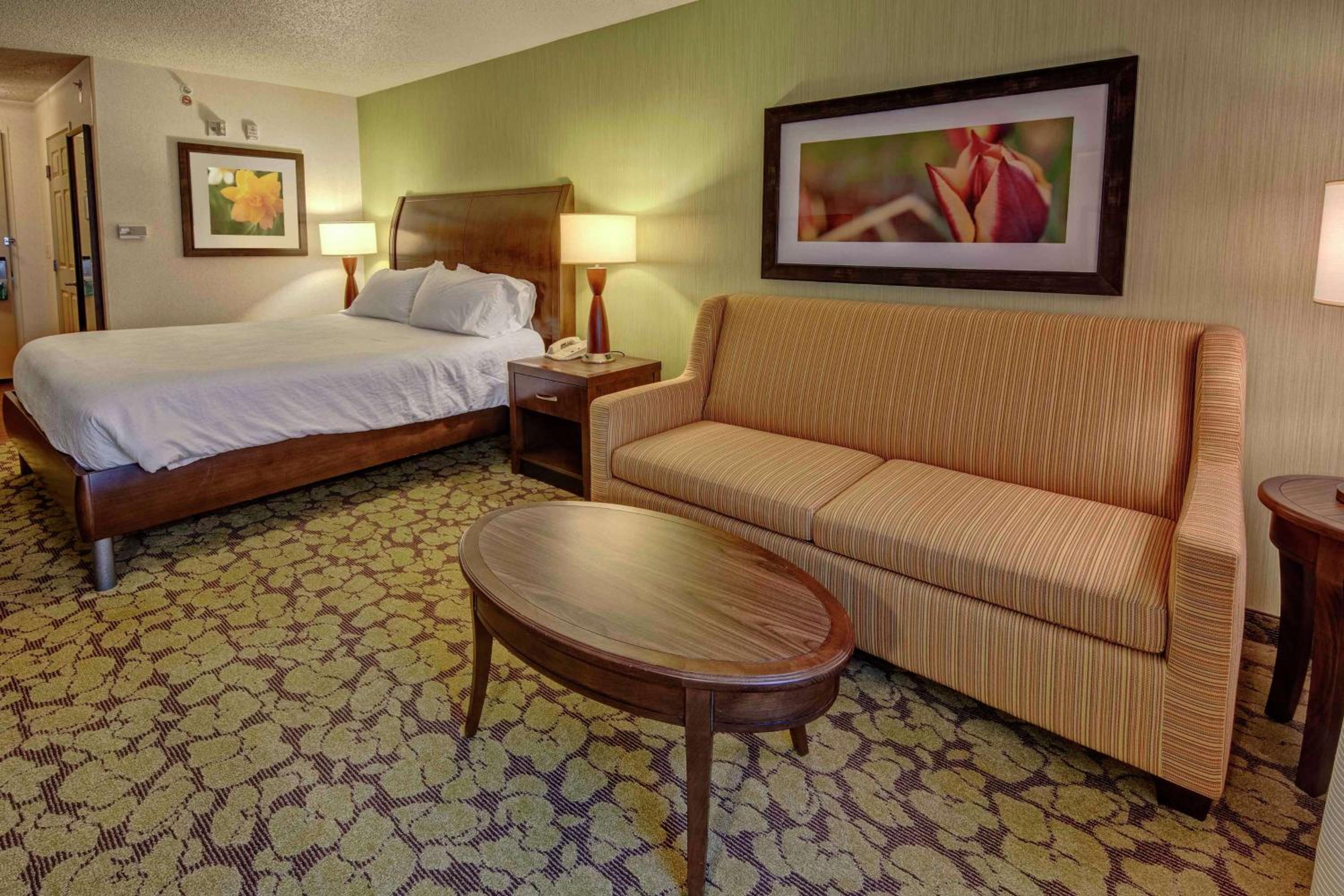 King Room with Sofa Bed - Disability Access - Photo 3