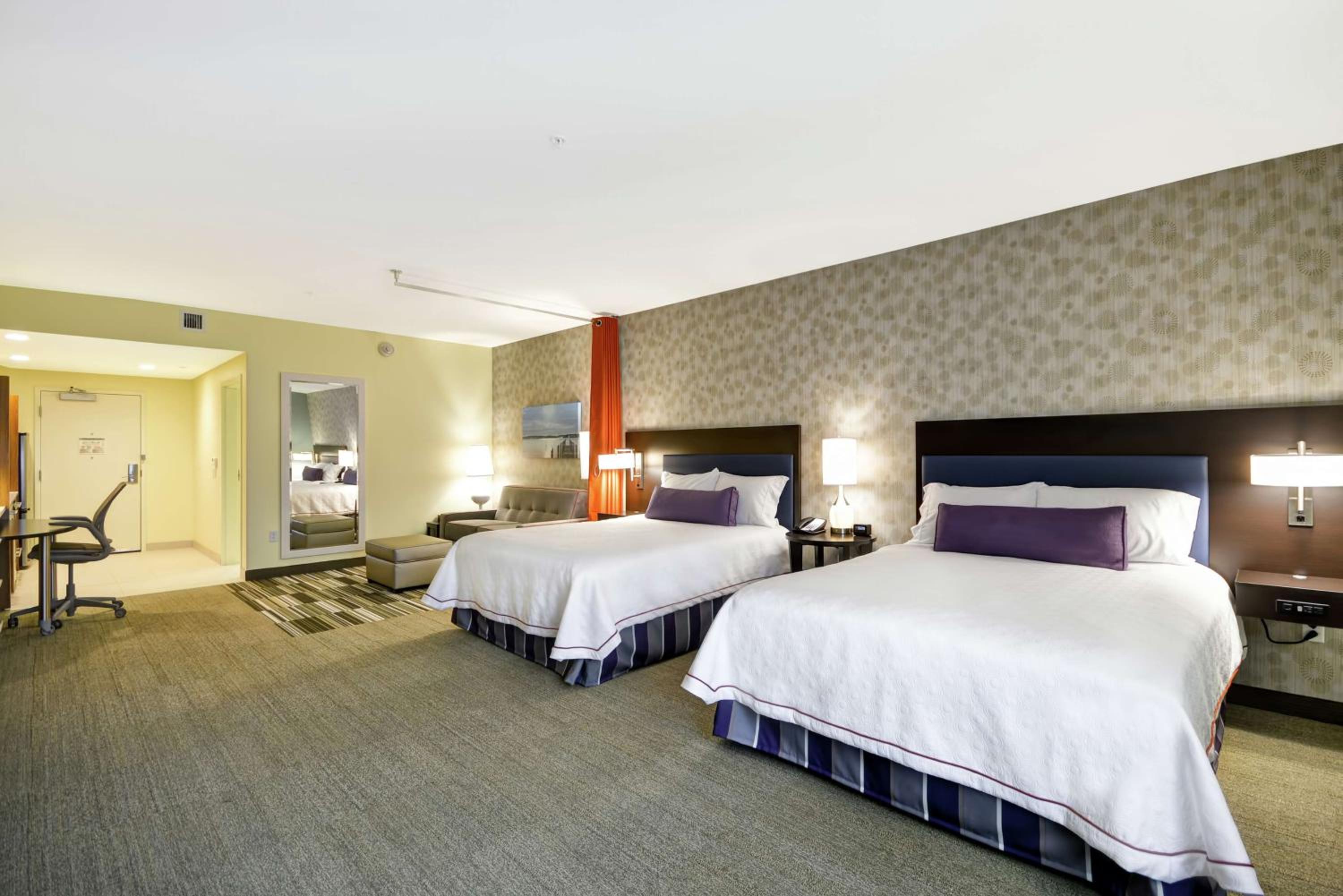Queen Studio with Two Queen Beds - Non-Smoking