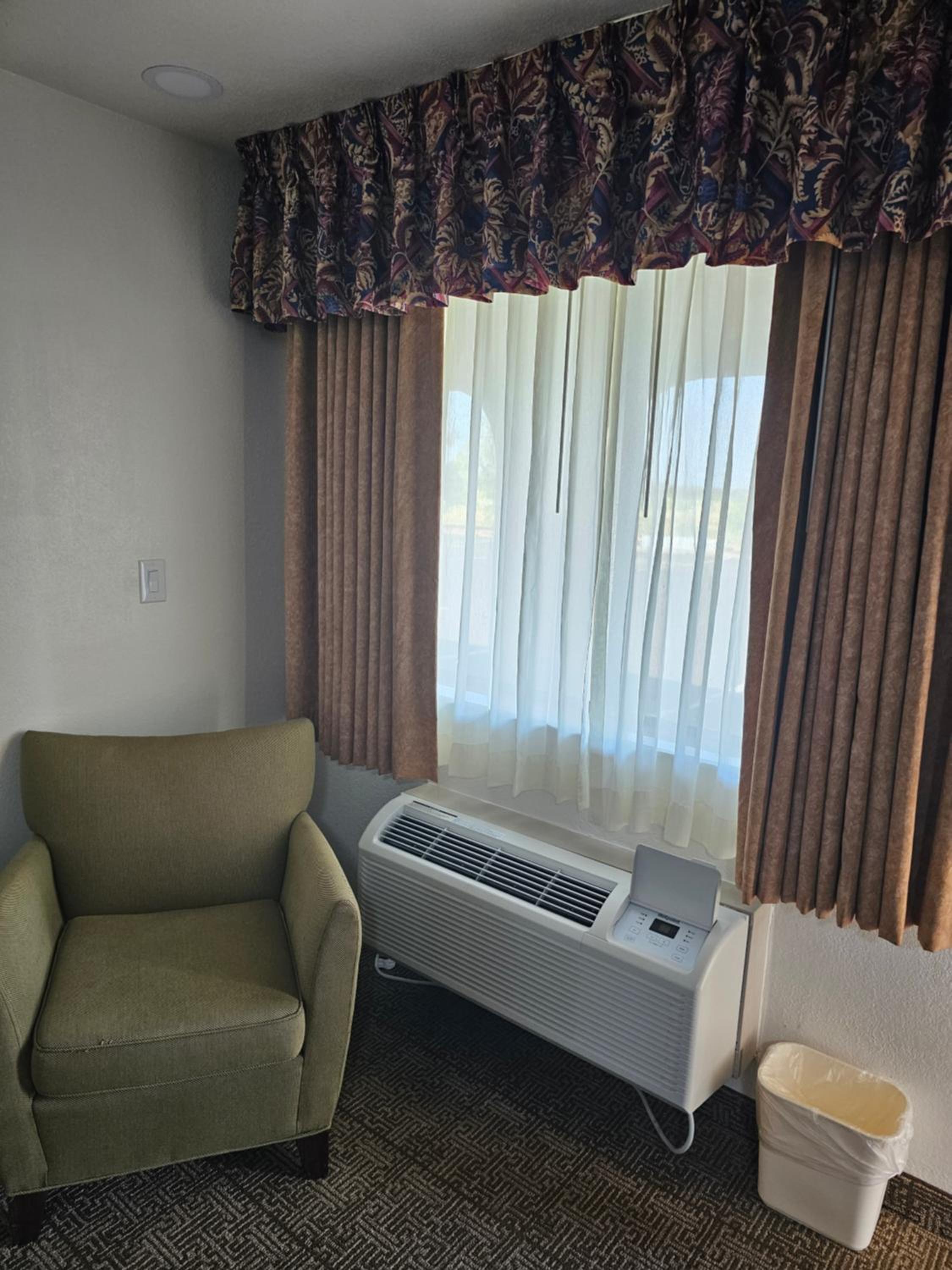 Standard King Room photo 1