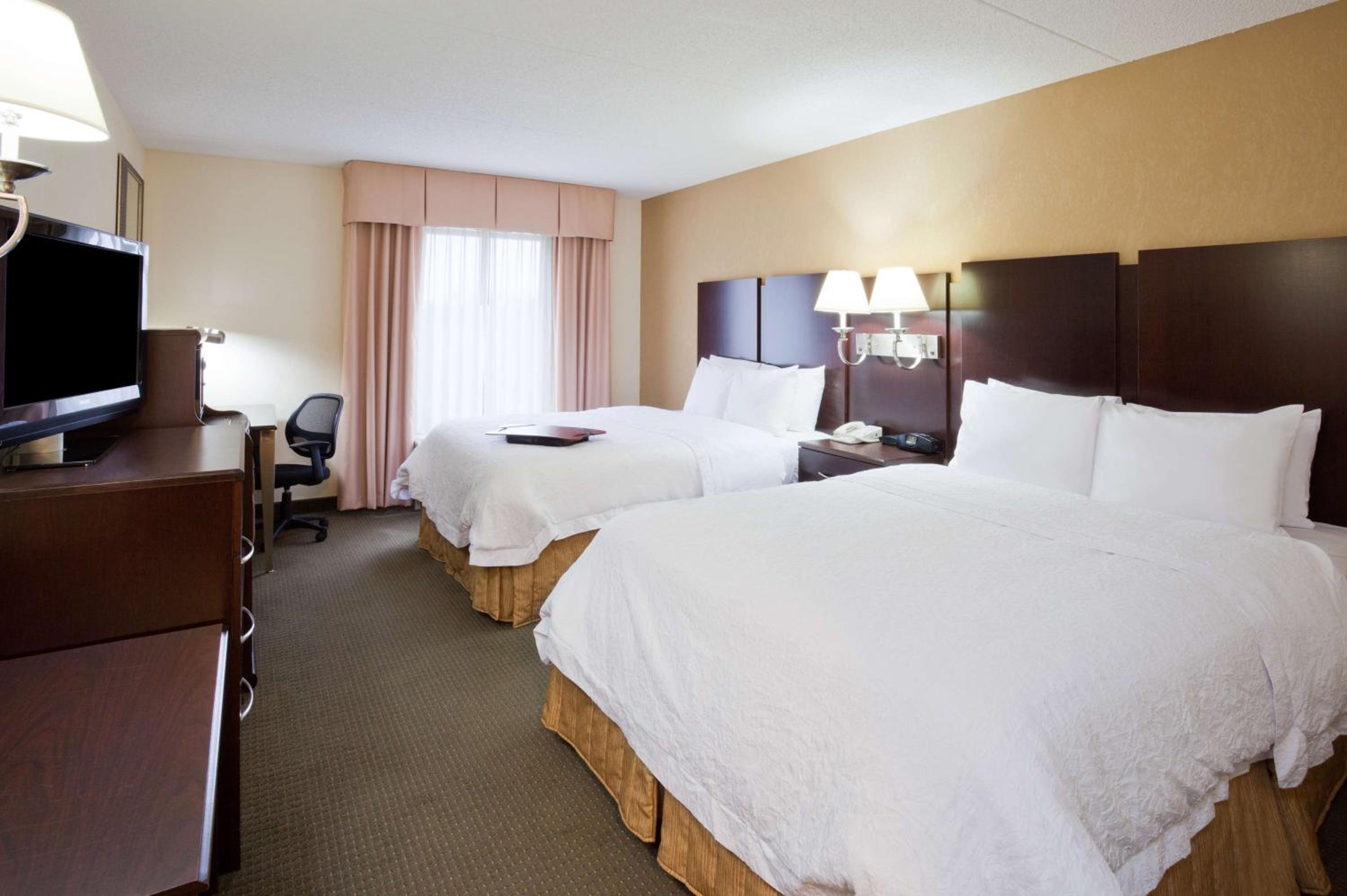 Room with Two Queen Beds - Non-Smoking - Photo 1