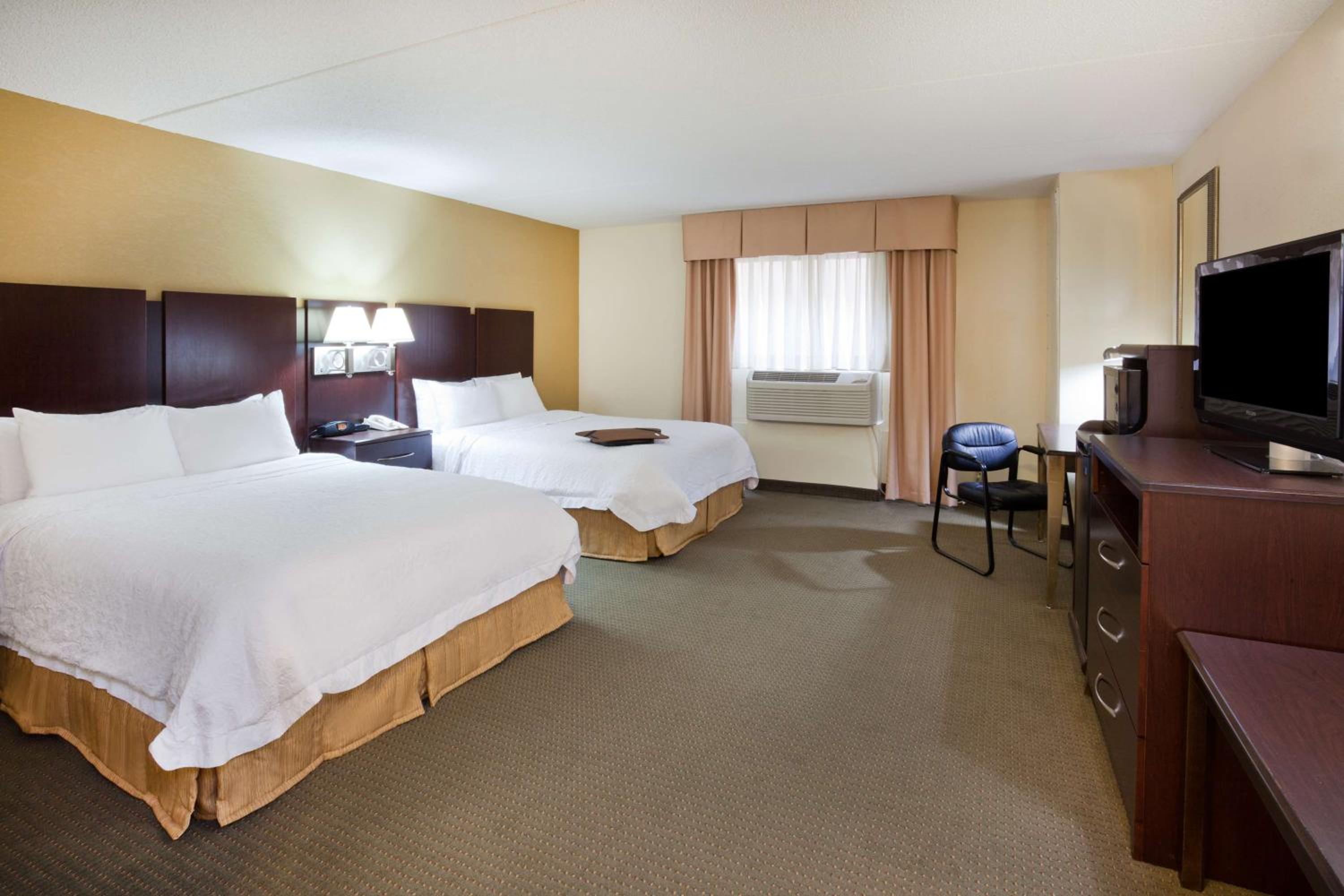 Queen Room with Two Queen Beds - Mobility Access/Non-Smoking - Photo 1