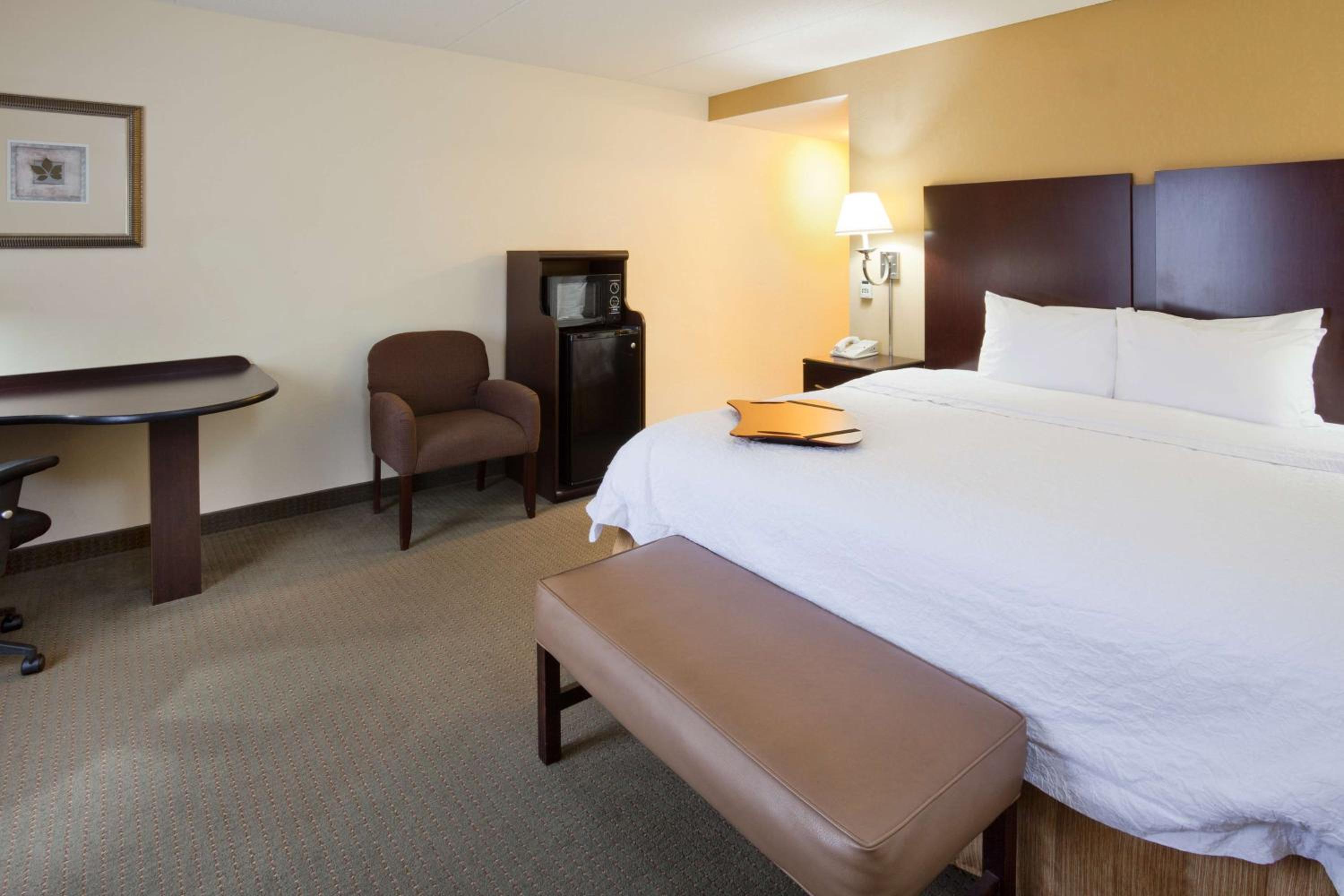 King Room with King Bed - Non-Smoking - Photo 1