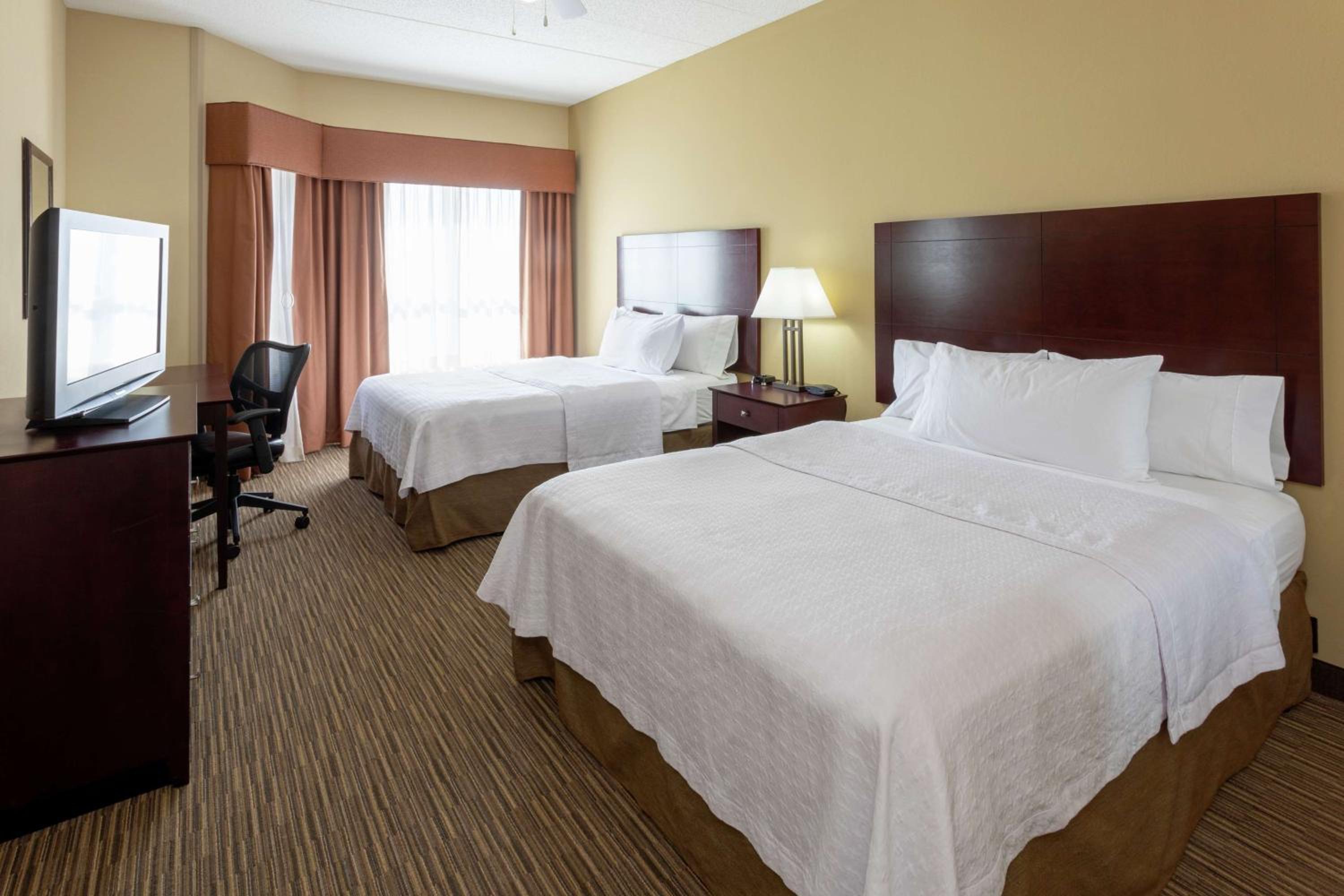 One-Bedroom Queen Suite with Two Queen Beds - Non-Smoking - Photo 1